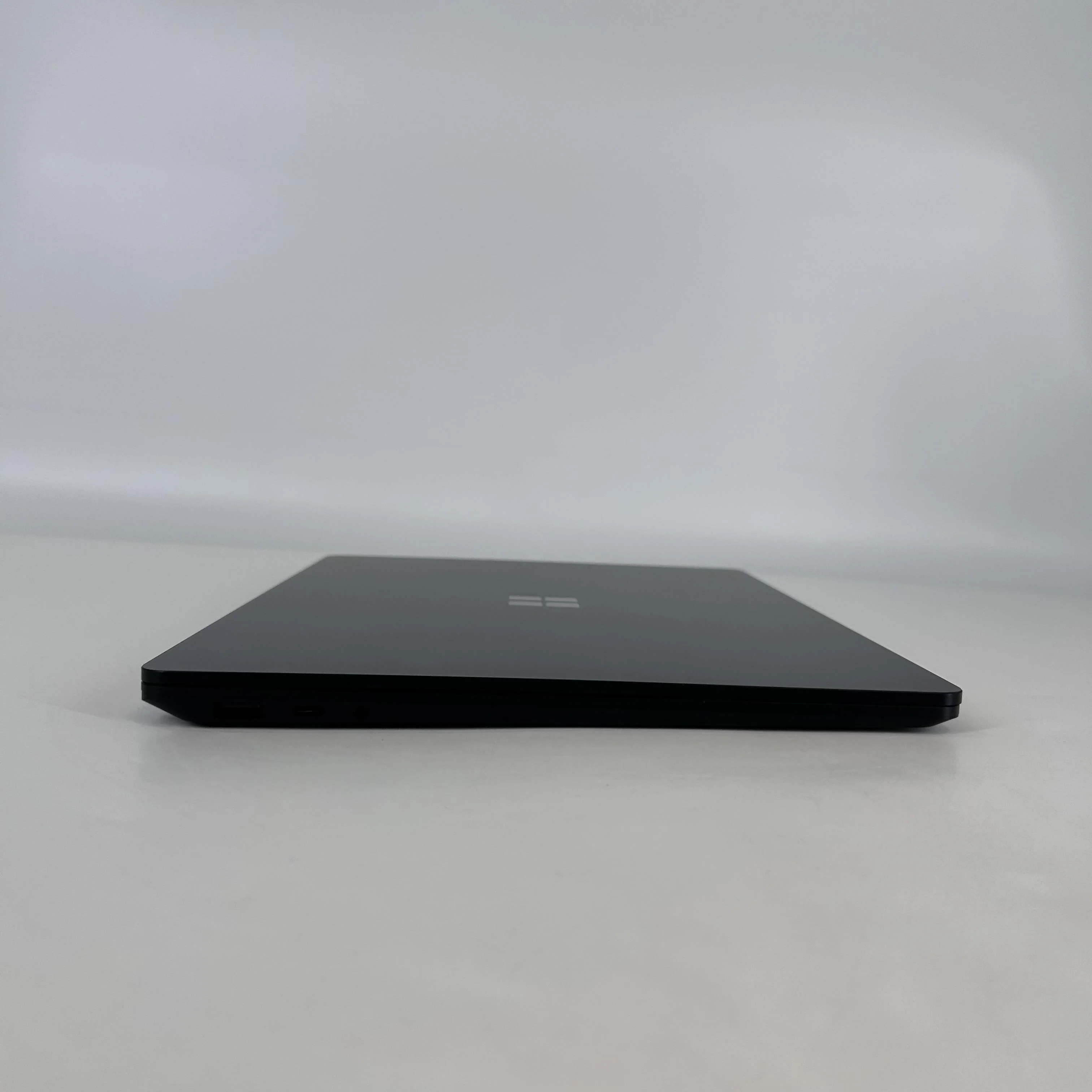 Microsoft Surface Laptop 3 13.5 Black 1.3 GHz Intel Core i7 10th Gen. 16GB RAM 256GB Solid State Drive - Image 9