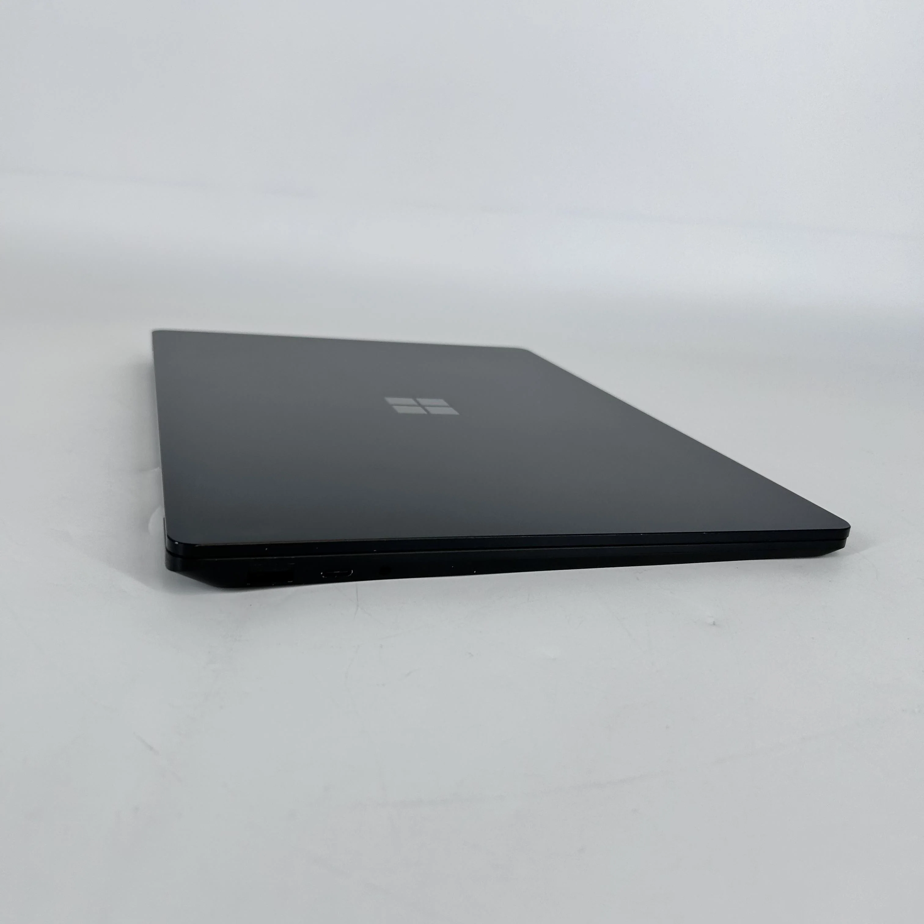 Microsoft Surface Laptop 3 13.5 Black 1.3 GHz Intel Core i7 10th Gen. 16GB RAM 256GB Solid State Drive - Image 6