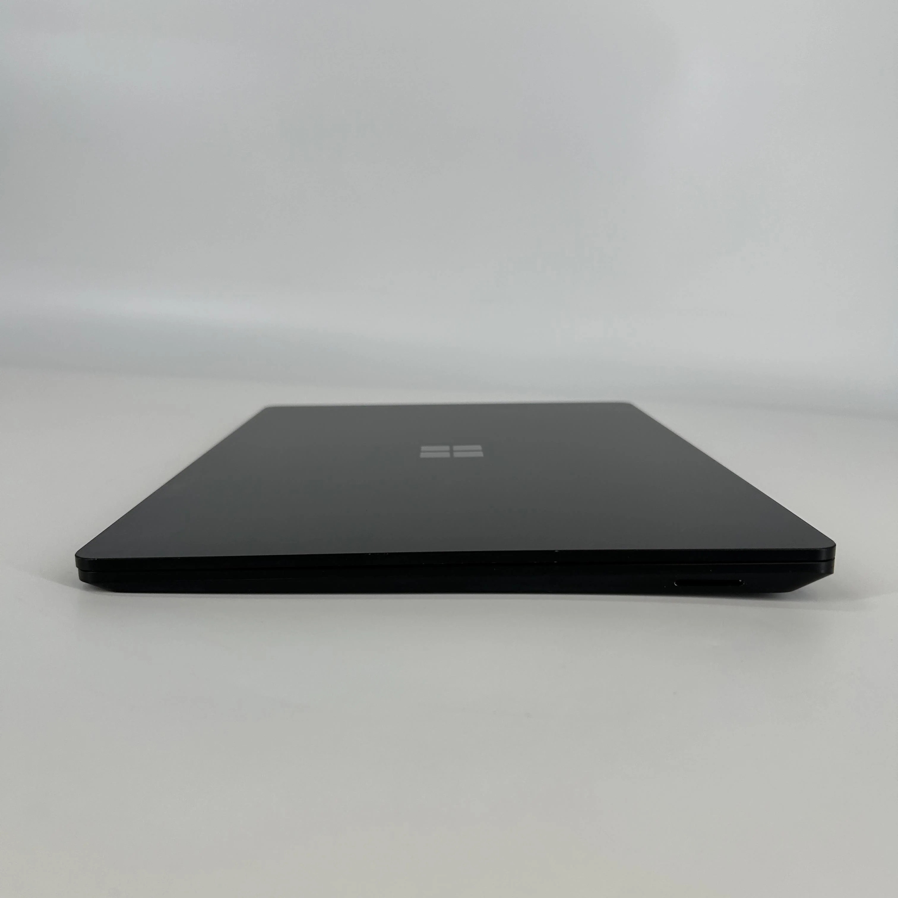 Microsoft Surface Laptop 3 13.5 Black 1.3 GHz Intel Core i7 10th Gen. 16GB RAM 256GB Solid State Drive - Image 8