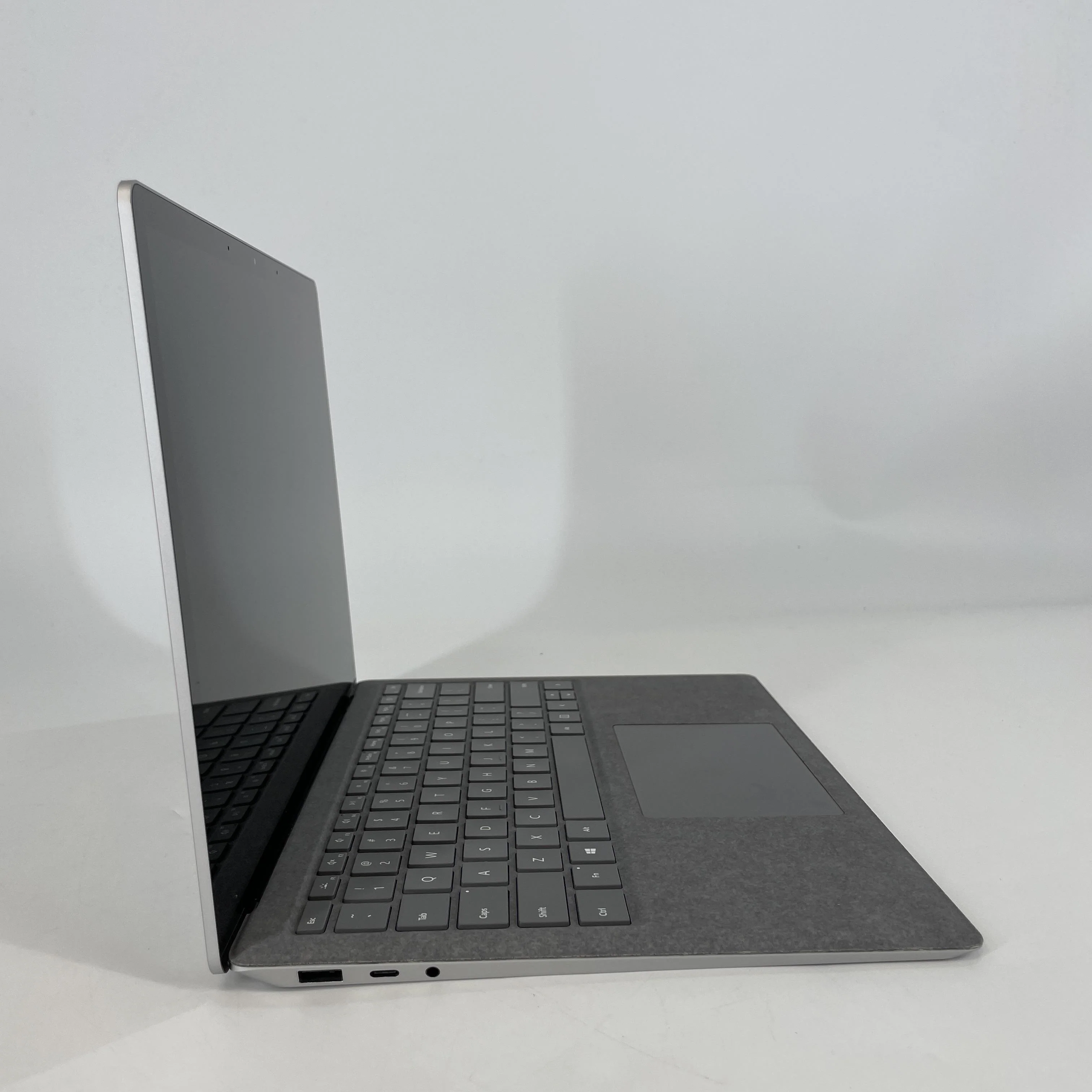 Microsoft Surface Laptop 3 13.5 Platinum 1.2 GHz Intel Core i5 10th Gen. 8GB RAM 256GB Solid State Drive - Image 3
