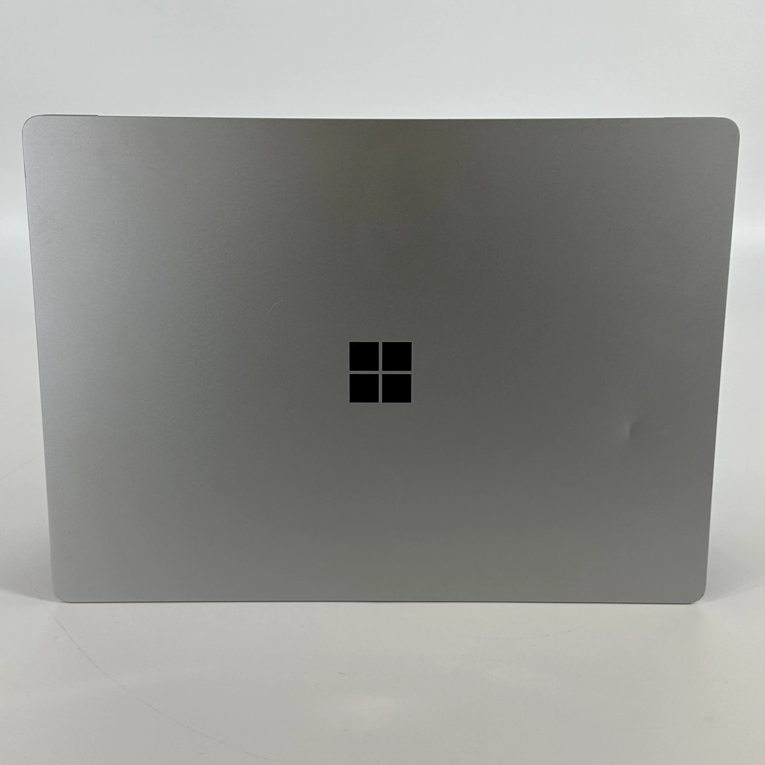 Microsoft Surface Laptop 3 13.5 Platinum 1.3 GHz Intel Core i7 10th Gen. 16GB RAM 512GB Solid State Drive - Image 3