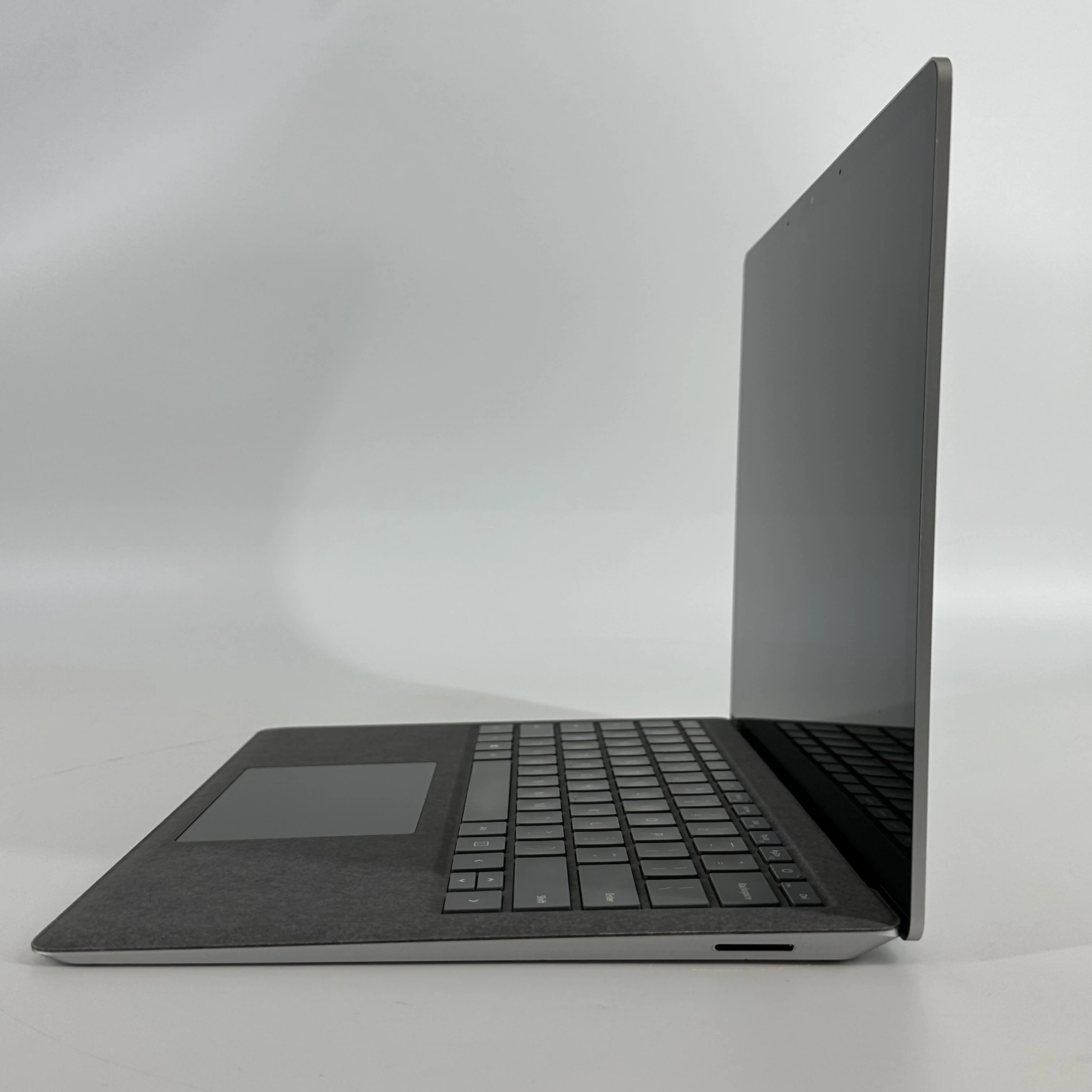 Microsoft Surface Laptop 3 13.5 Platinum 1.3 GHz Intel Core i7 10th Gen. 16GB RAM 512GB Solid State Drive - Image 4