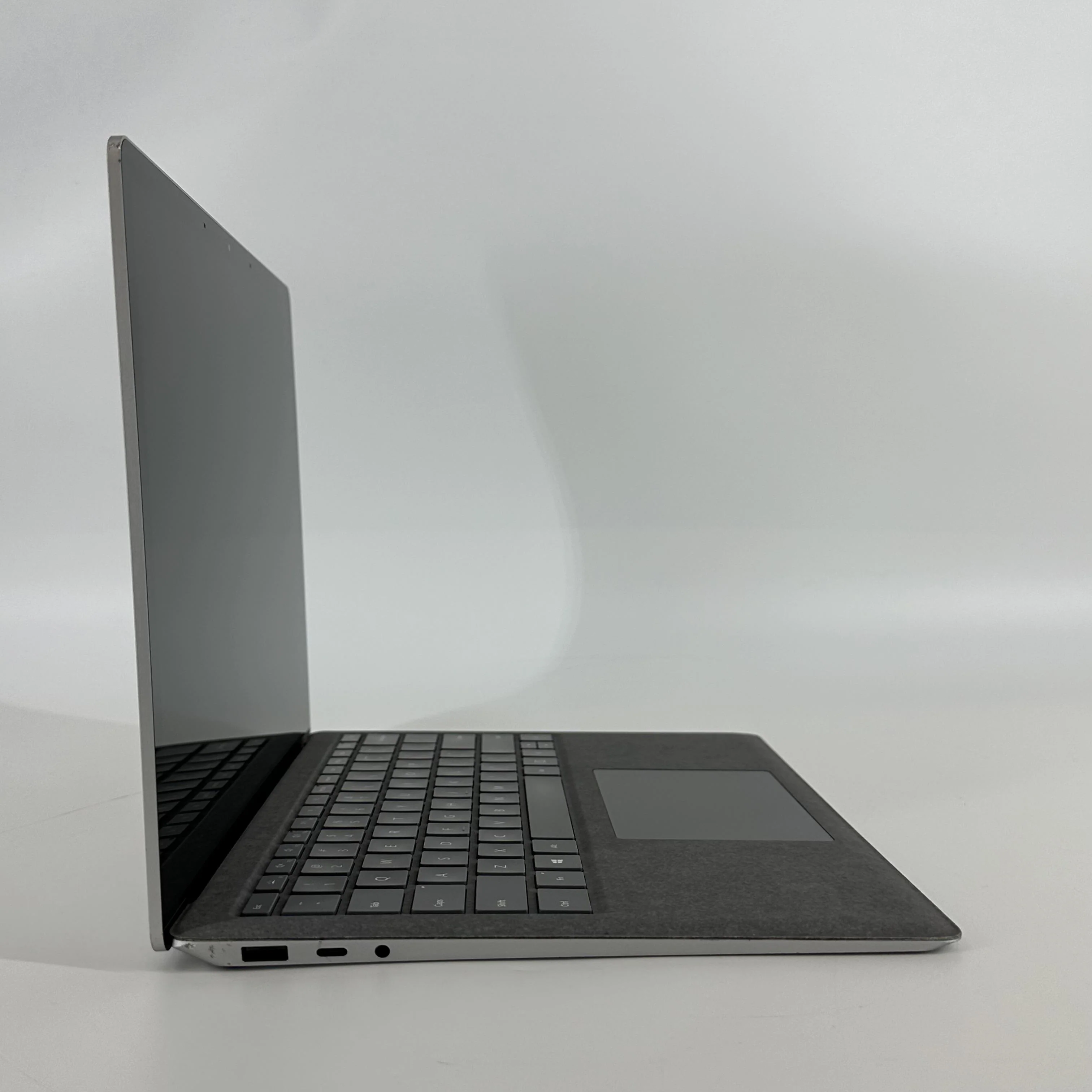 Microsoft Surface Laptop 3 13.5 Platinum 1.3 GHz Intel Core i7 10th Gen. 16GB RAM 512GB Solid State Drive - Image 5