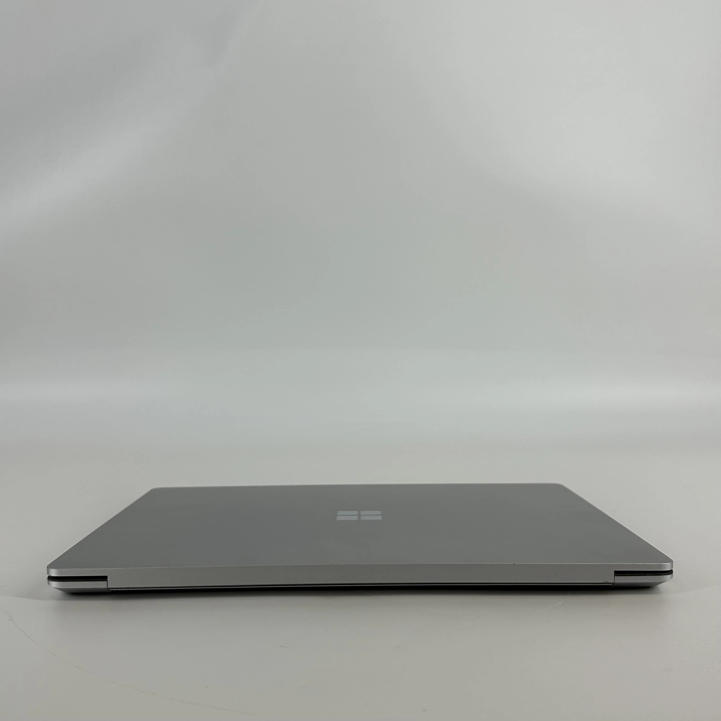 Microsoft Surface Laptop 3 13.5 Platinum 1.3 GHz Intel Core i7 10th Gen. 16GB RAM 512GB Solid State Drive - Image 9