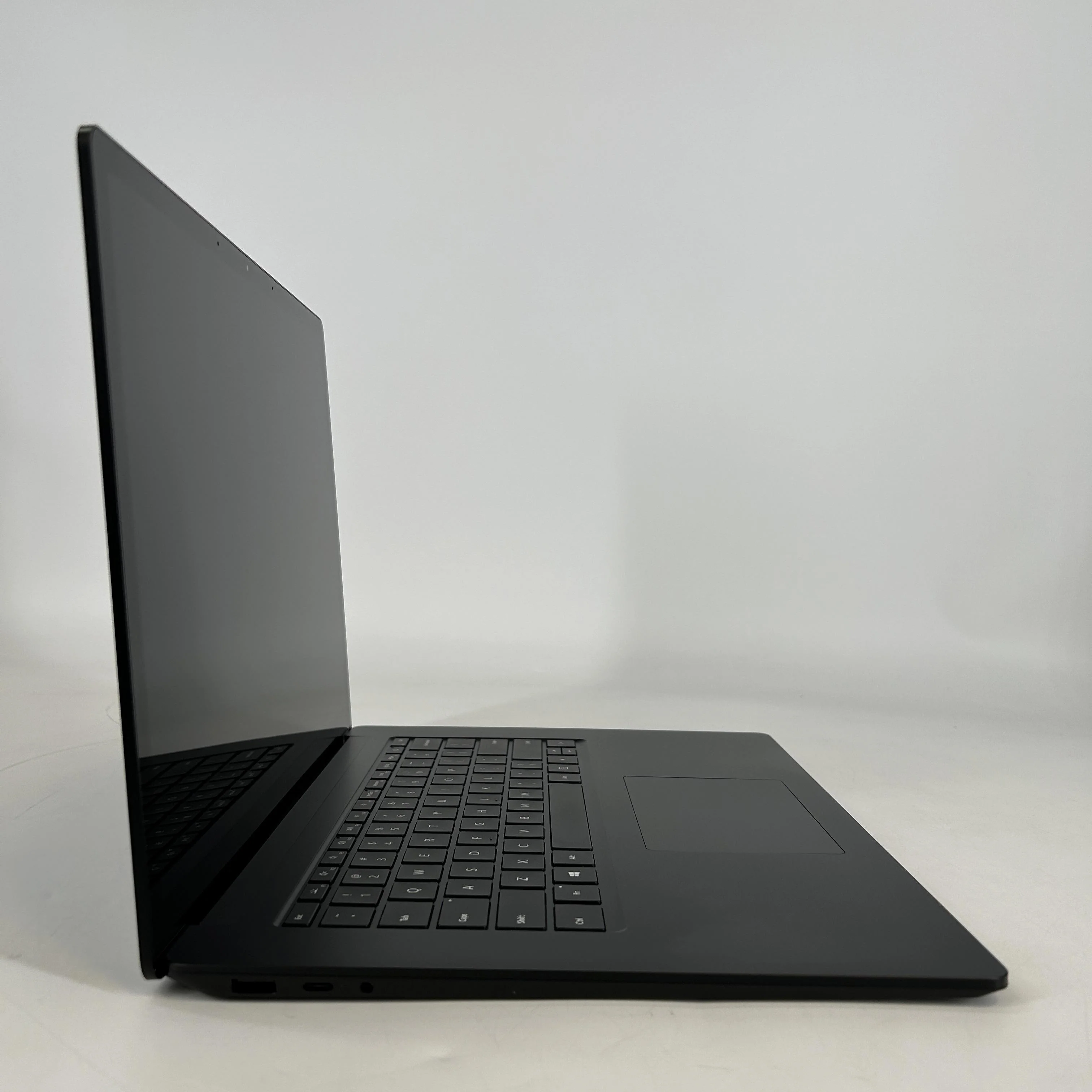 Microsoft Surface Laptop 3 15 Black 2.1 GHz AMD Ryzen 5 3580U 8GB RAM 256GB Solid State Drive - Image 3