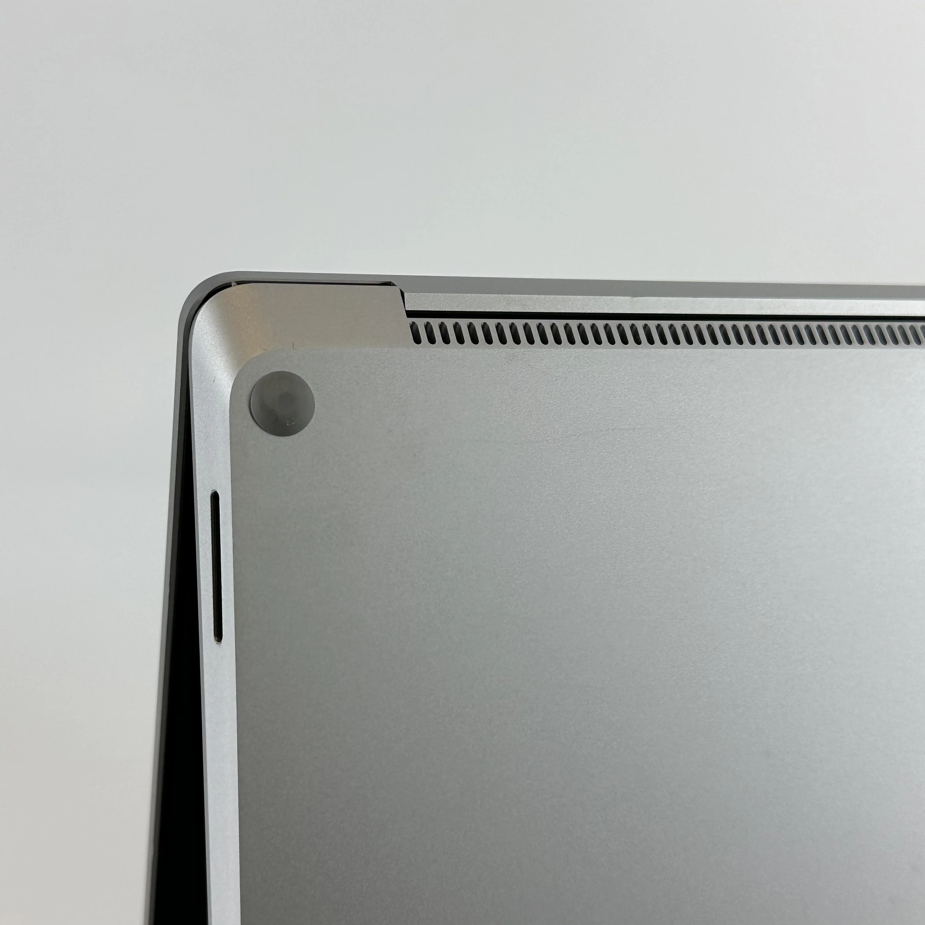 Microsoft Surface Laptop 3 15 Platinum 1.2 GHz Intel Core i5 10th Gen. 8GB RAM 256GB Solid State Drive - Image 8