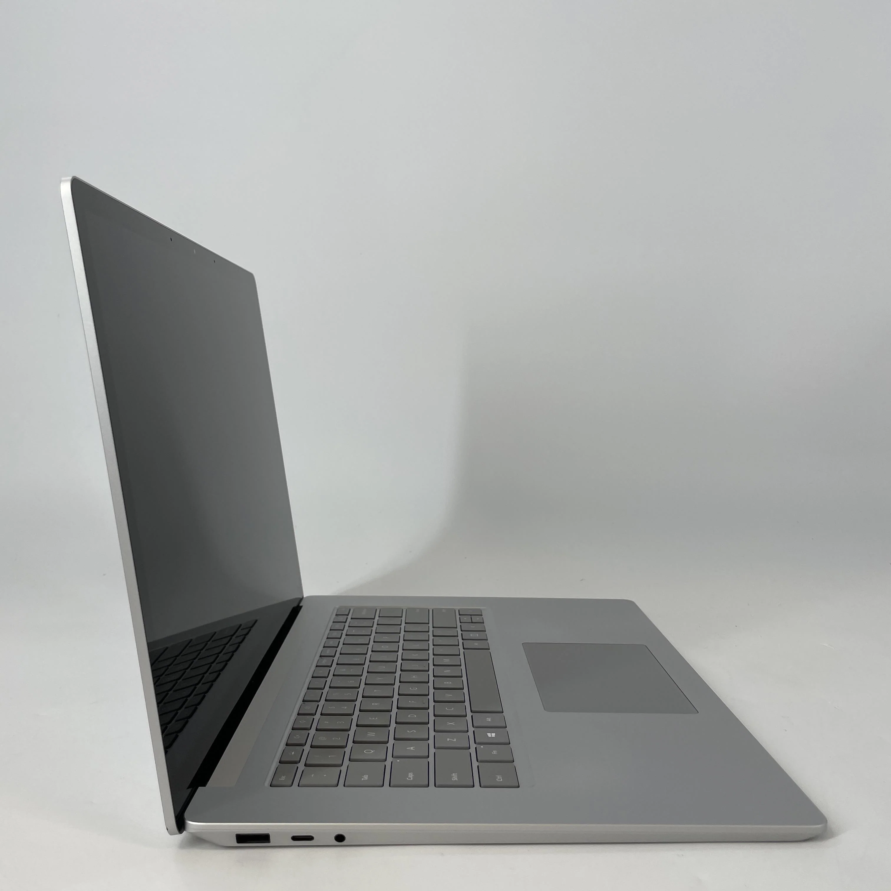 Microsoft Surface Laptop 3 15 Platinum 1.3 GHz Intel Core i7 10th Gen. 16GB RAM 256GB Solid State Drive - Image 3