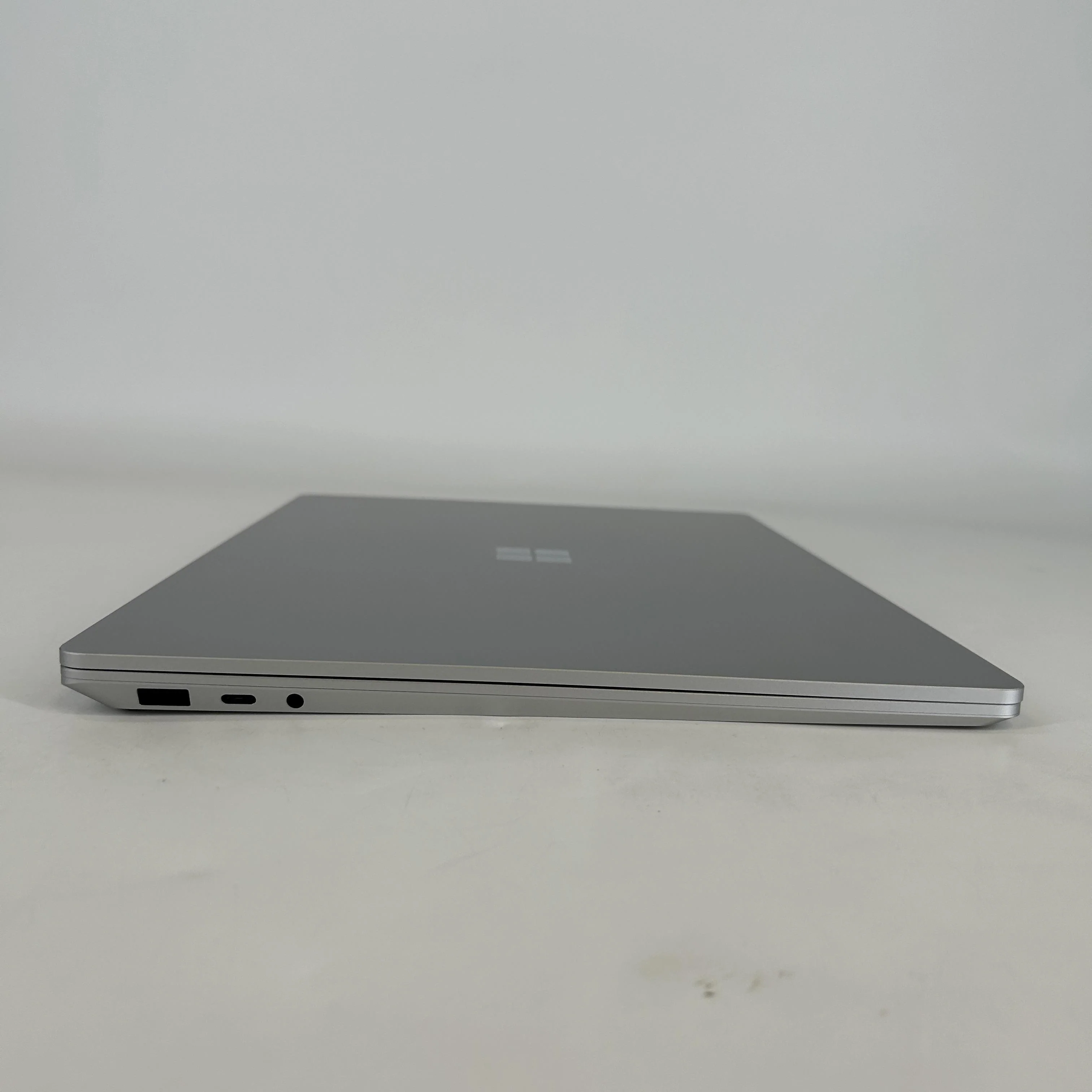 Microsoft Surface Laptop 3 15 Platinum 1.3 GHz Intel Core i7 10th Gen. 16GB RAM 512GB Solid State Drive - Image 9