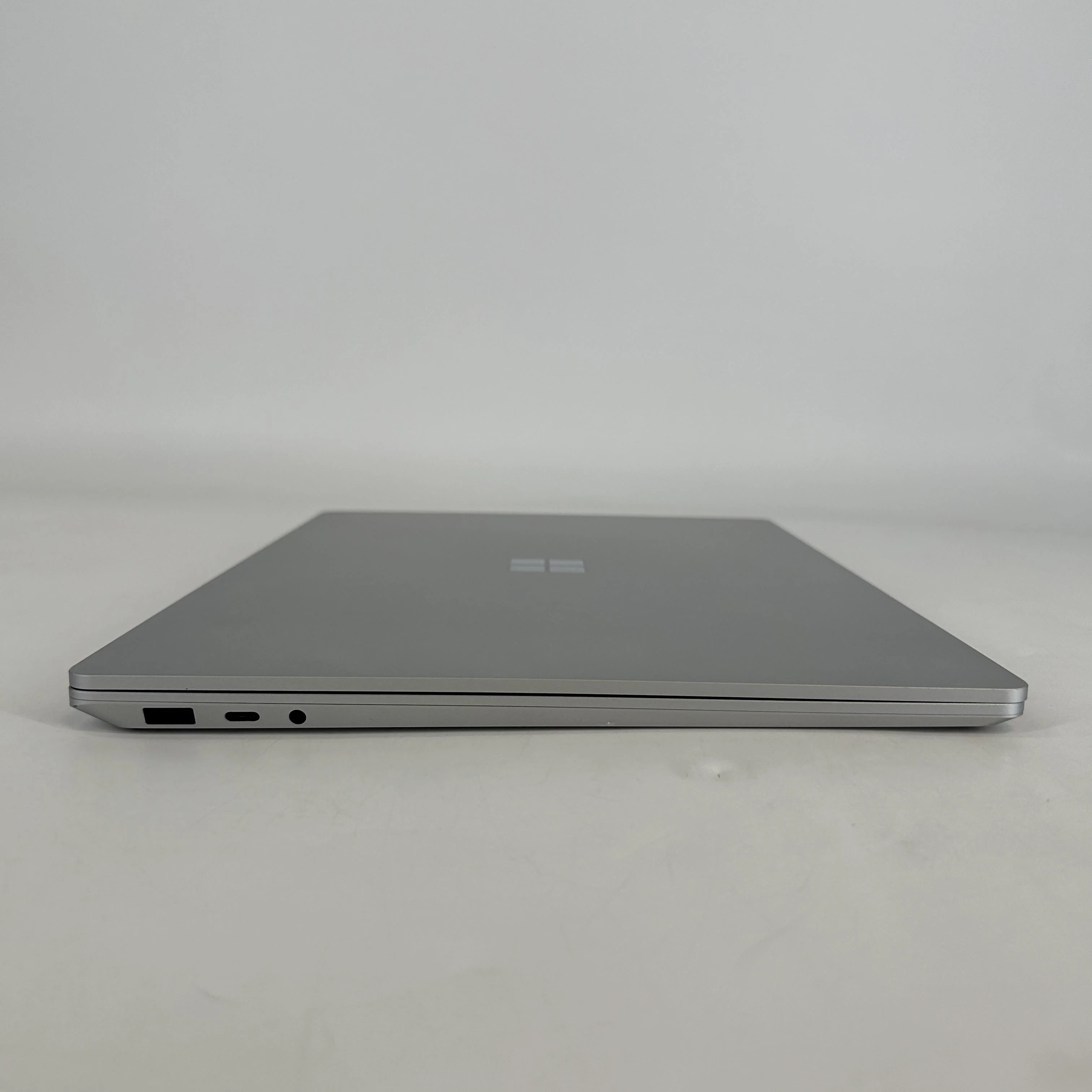 Microsoft Surface Laptop 3 15 Platinum 1.3 GHz Intel Core i7 10th Gen. 16GB RAM 512GB Solid State Drive - Image 12