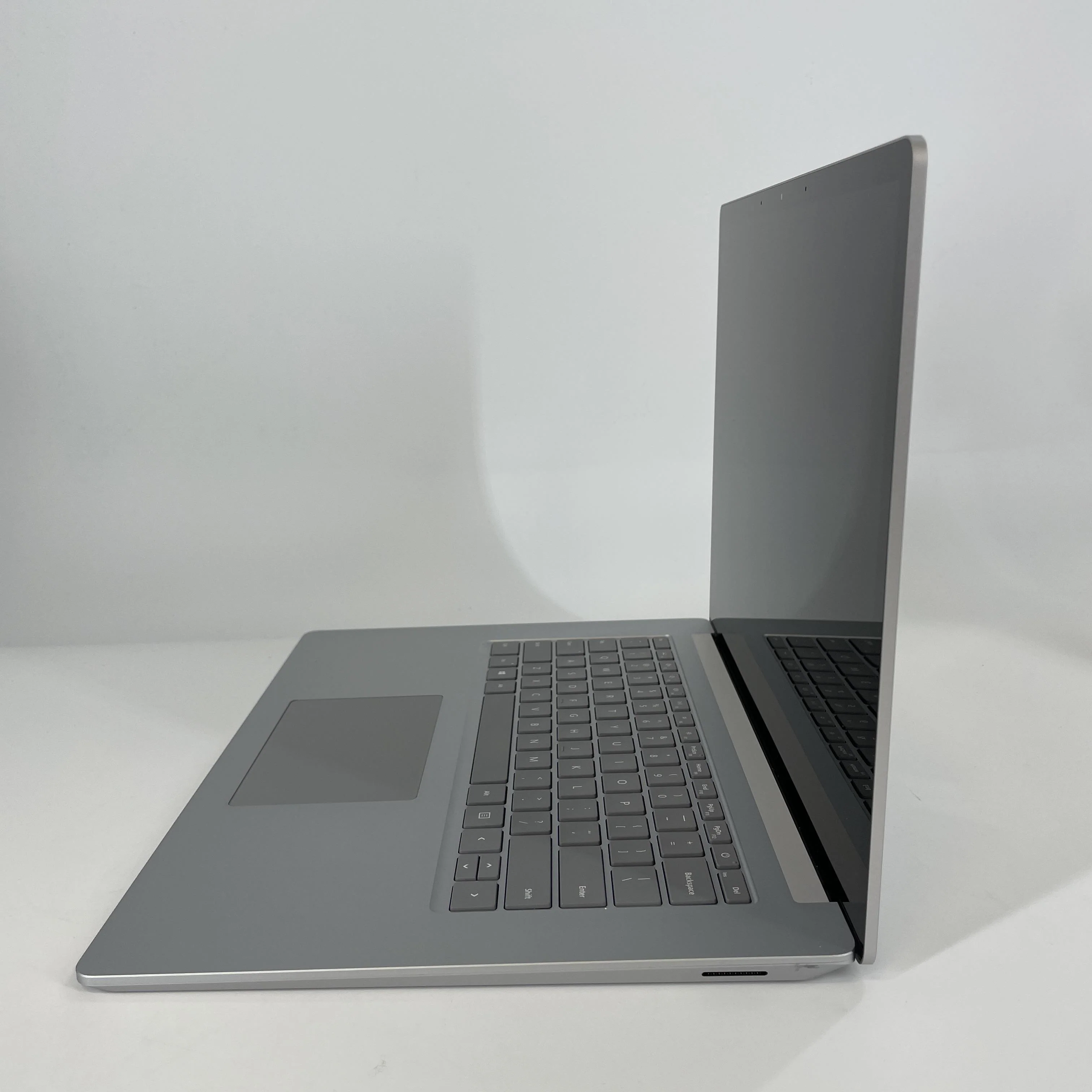 Microsoft Surface Laptop 3 15 Platinum 1.3 GHz Intel Core i7 10th Gen. 16GB RAM 512GB Solid State Drive - Image 4