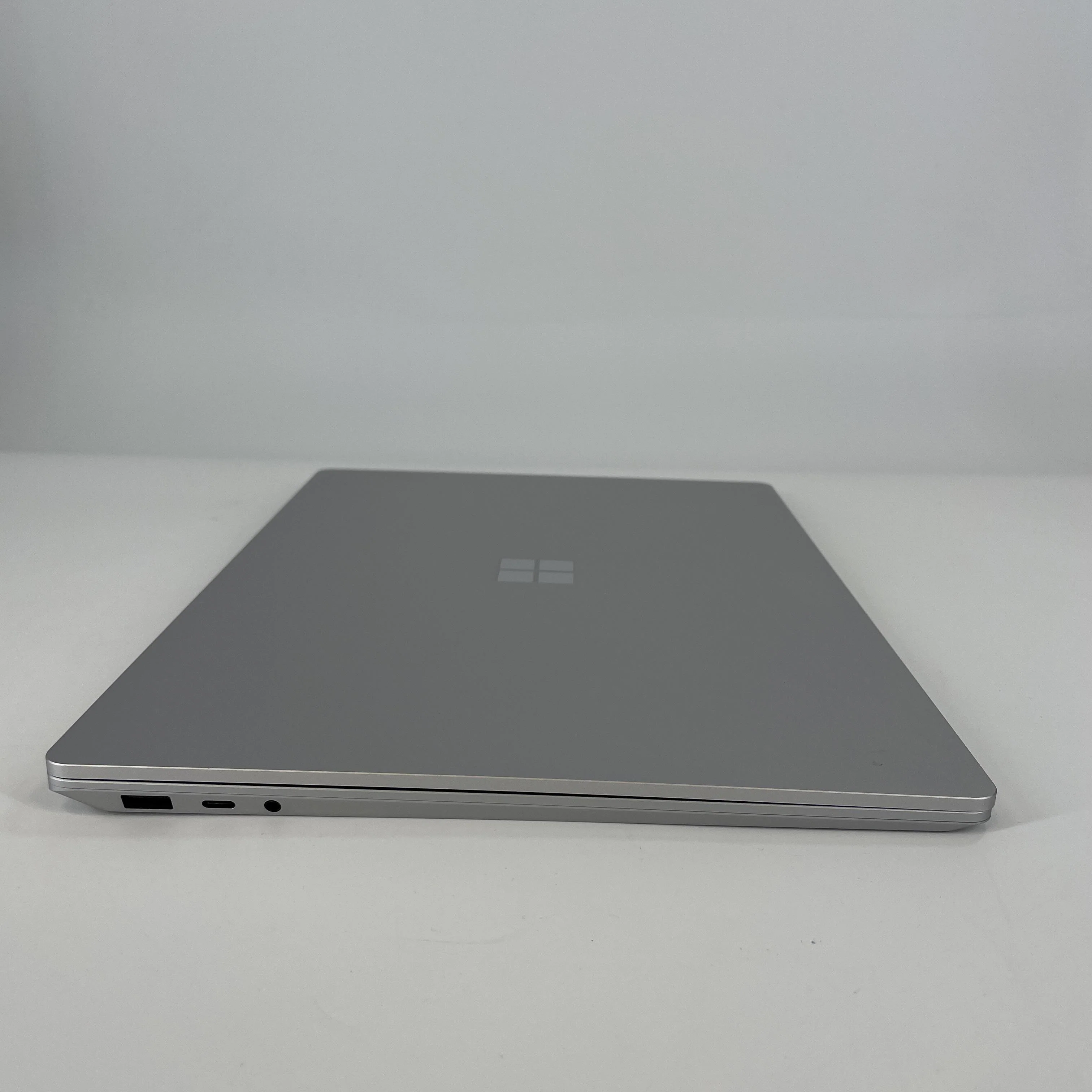 Microsoft Surface Laptop 3 15 Platinum 1.3 GHz Intel Core i7 10th Gen. 16GB RAM 512GB Solid State Drive - Image 9