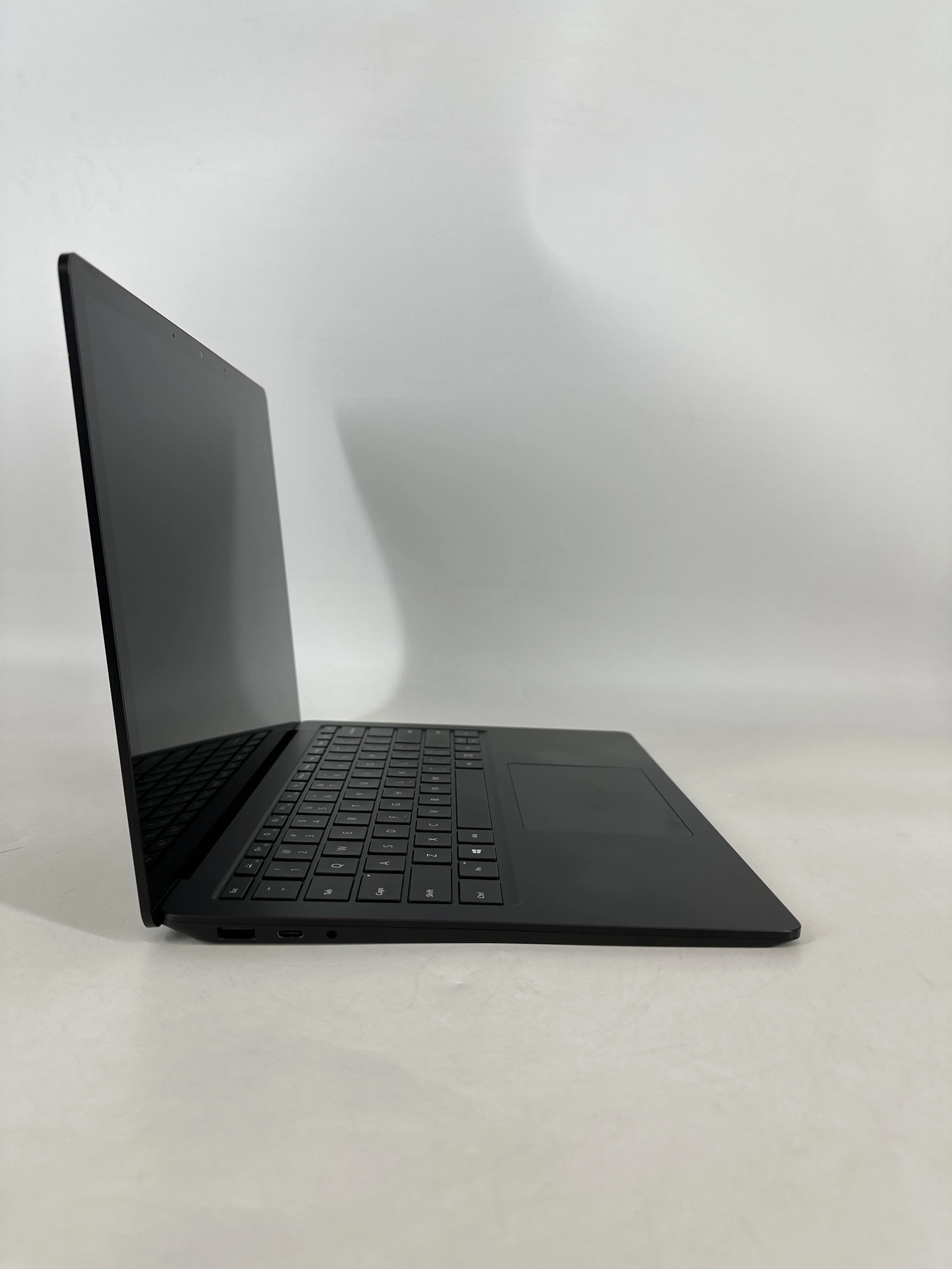 Microsoft Surface Laptop 4 13.5 Black 3.0 GHz Intel Core i7 11th Gen. 16GB RAM 256GB Solid State Drive - Image 3