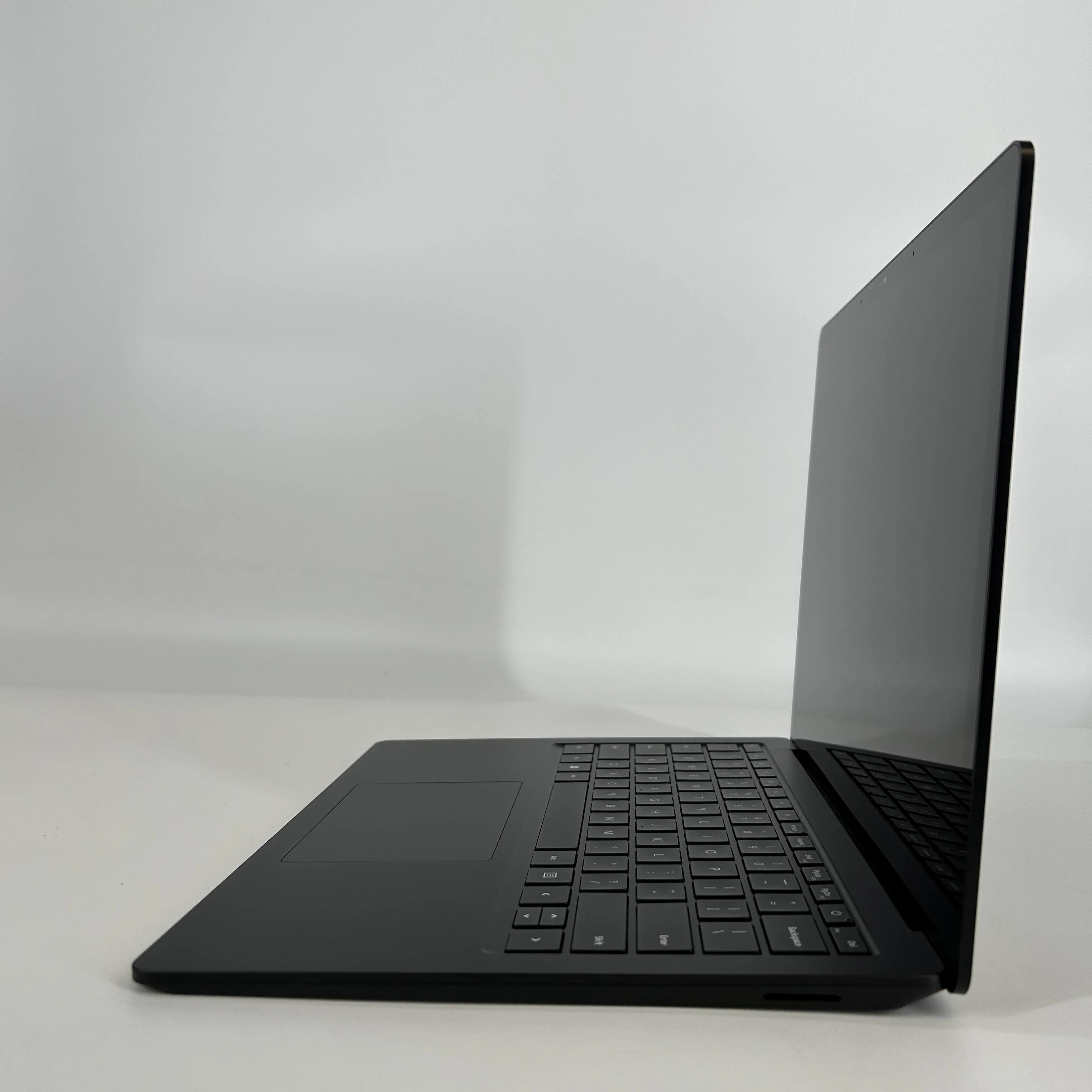 Microsoft Surface Laptop 4 13.5 Black 3.0 GHz Intel Core i7 11th Gen. 32GB RAM 1TB Solid State Drive - Image 4