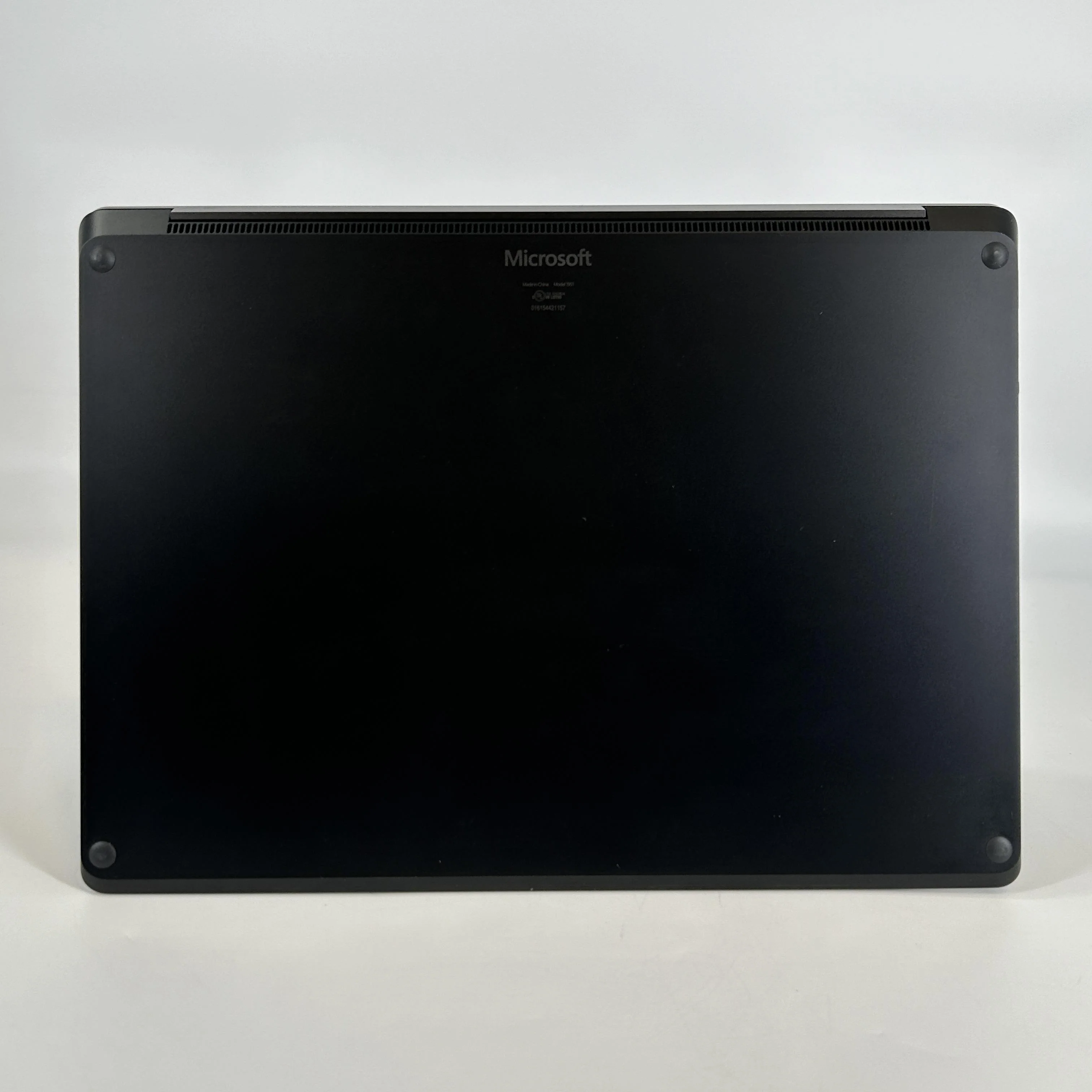 Microsoft Surface Laptop 4 13.5 Black 3.0 GHz Intel Core i7 11th Gen. 32GB RAM 1TB Solid State Drive - Image 5