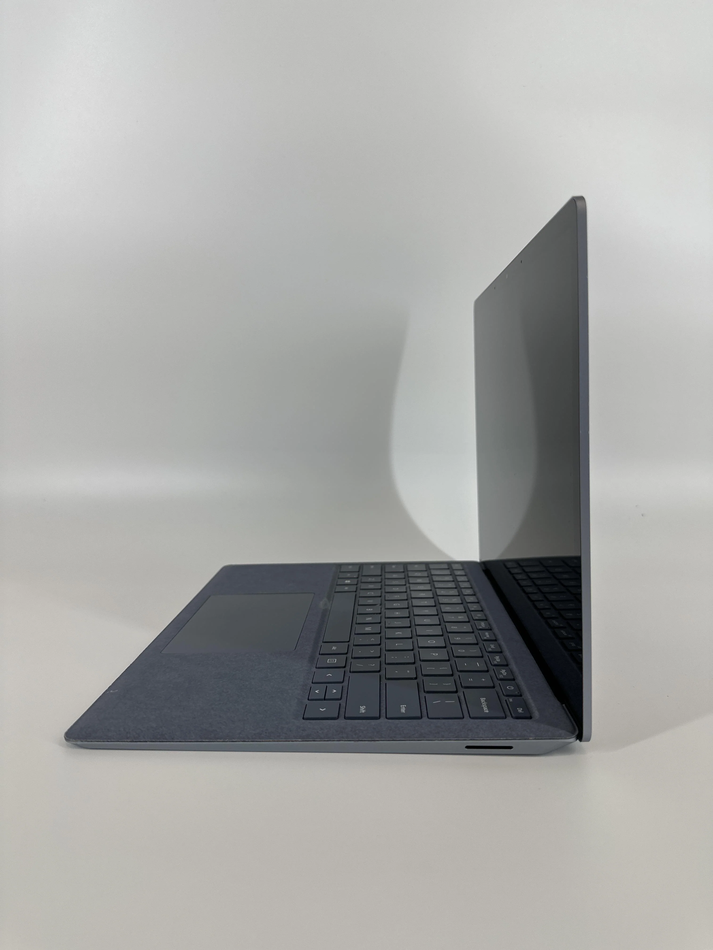 Microsoft Surface Laptop 4 13.5 Blue 2.2 GHz AMD Ryzen 5 4680U 16GB RAM 256GB Solid State Drive - Image 4