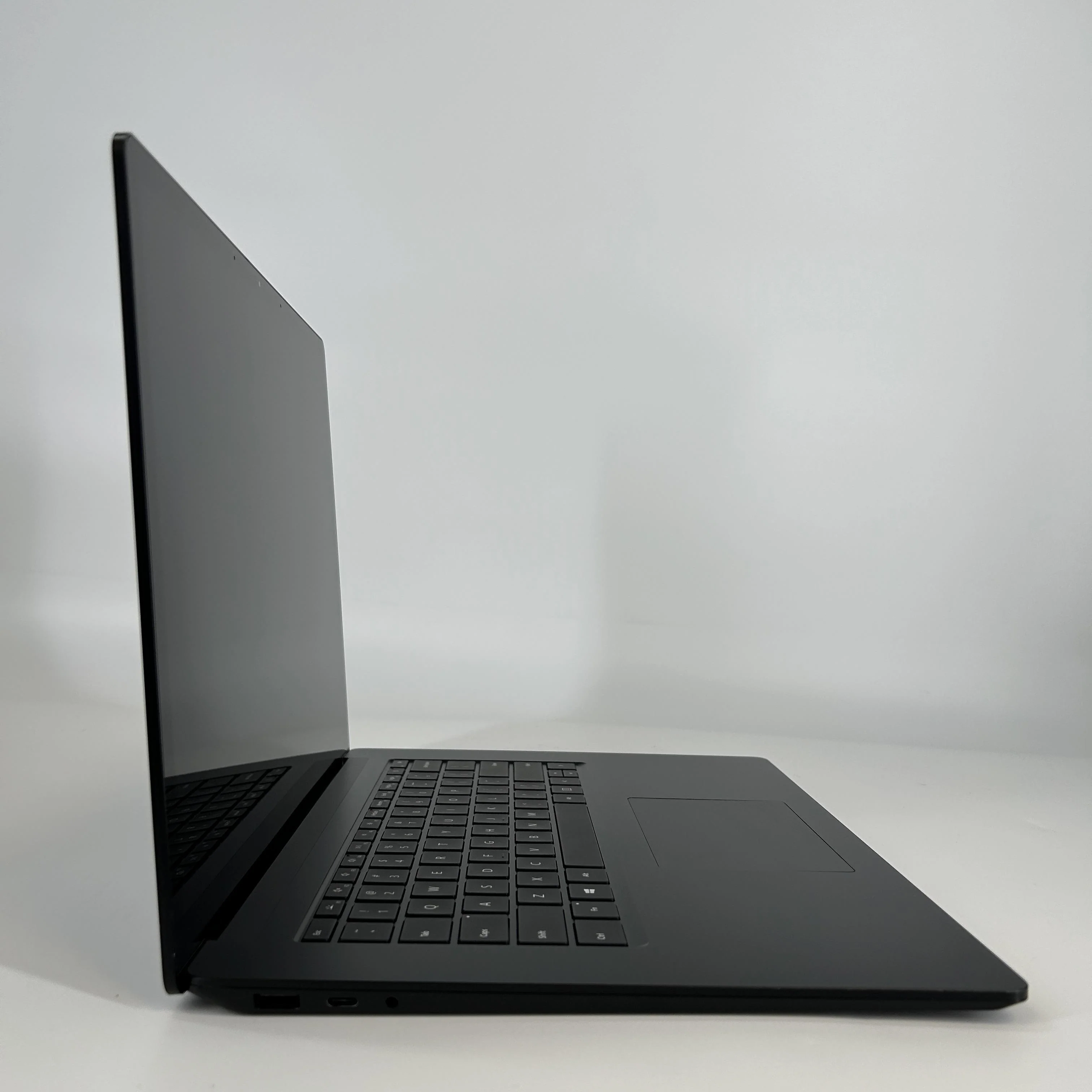Microsoft Surface Laptop 4 15 Black 2.0 GHz AMD Ryzen 7 4980U 16GB RAM 512GB Solid State Drive - Image 3