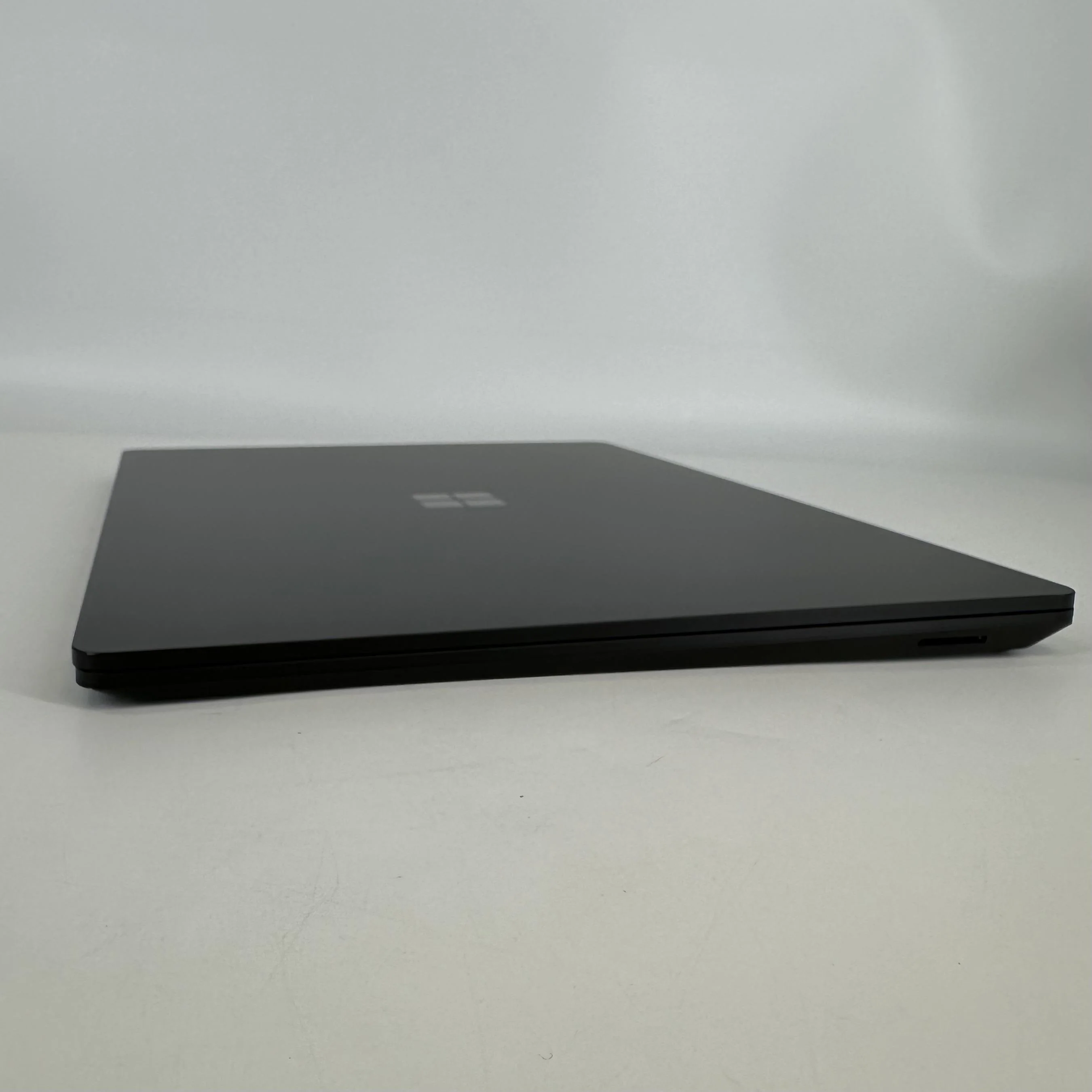 Microsoft Surface Laptop 4 15 Black 2.0 GHz AMD Ryzen 7 4980U 16GB RAM 512GB Solid State Drive - Image 5