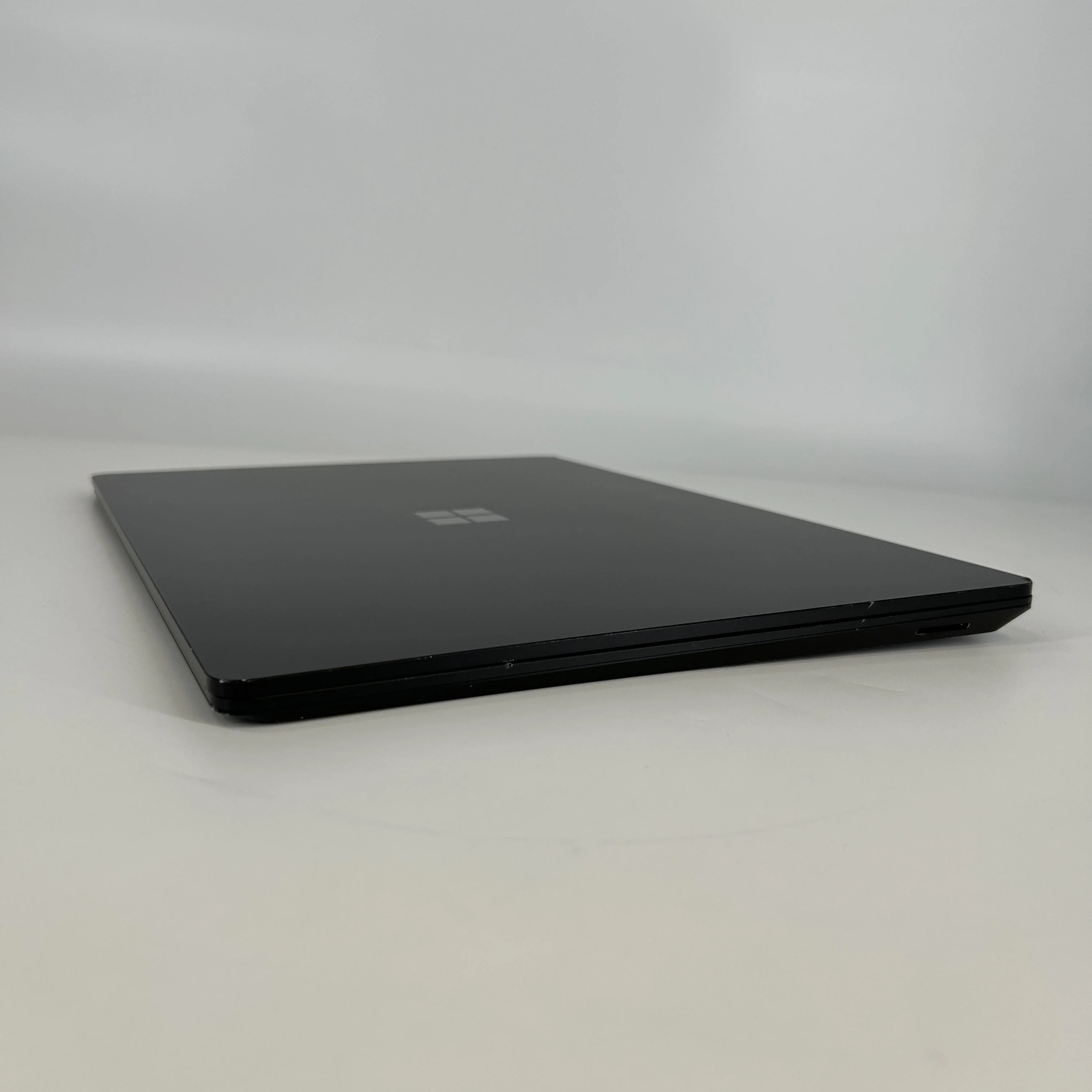 Microsoft Surface Laptop 4 15 Black 3.0 GHz Intel Core i7 11th Gen. 32GB RAM 1TB Solid State Drive - Image 7