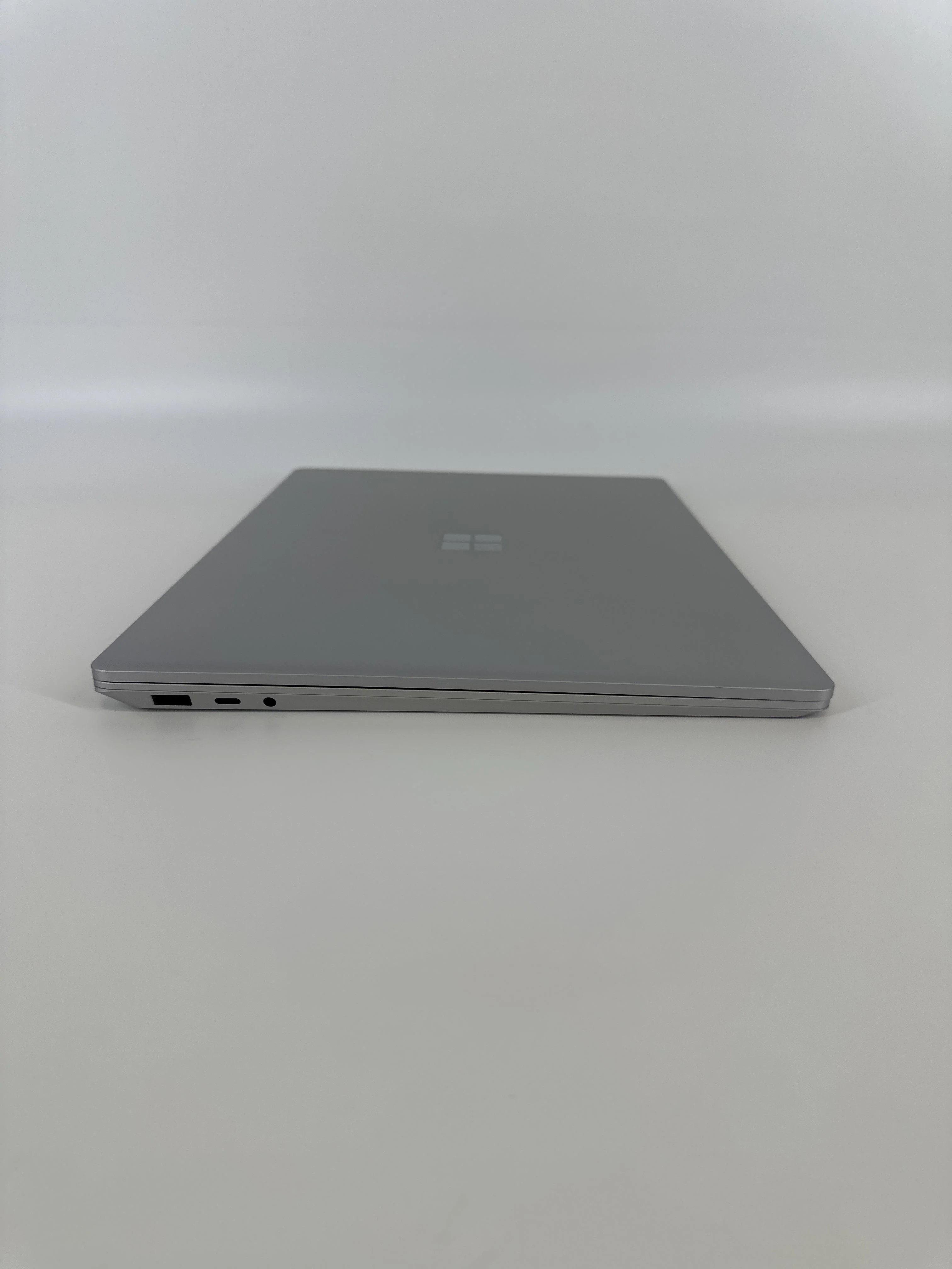 Microsoft Surface Laptop 4 15 Platinum 3.0 GHz Intel Core i7 11th Gen. 16GB RAM 256GB Solid State Drive - Image 7