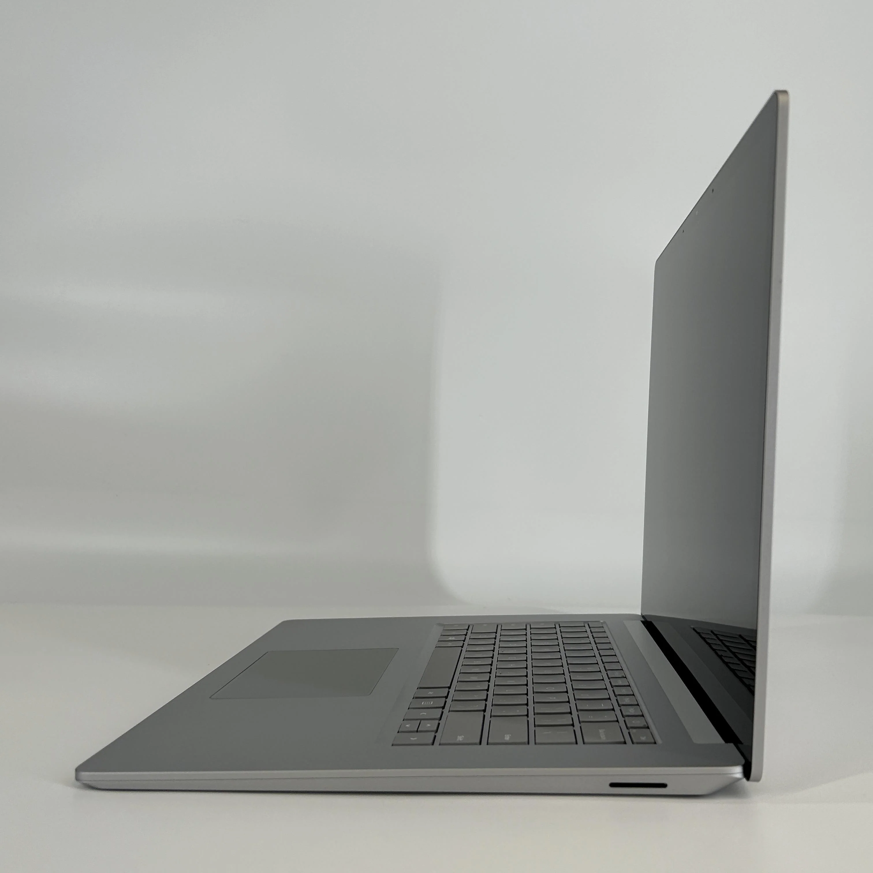 Microsoft Surface Laptop 4 15 Platinum 3.0 GHz Intel Core i7 11th Gen. 8GB RAM 512GB Solid State Drive - Image 4