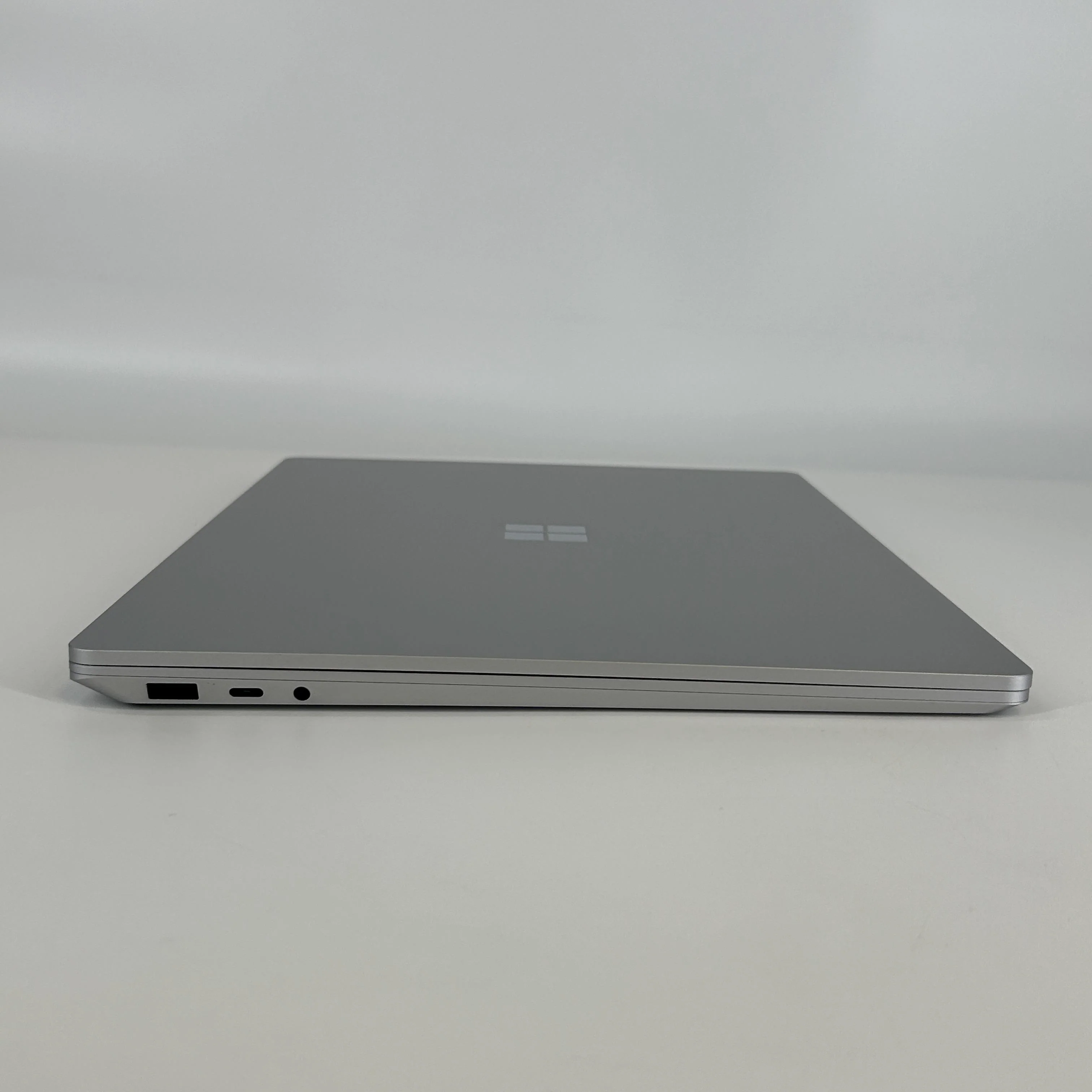 Microsoft Surface Laptop 4 15 Platinum 3.0 GHz Intel Core i7 11th Gen. 8GB RAM 512GB Solid State Drive - Image 9