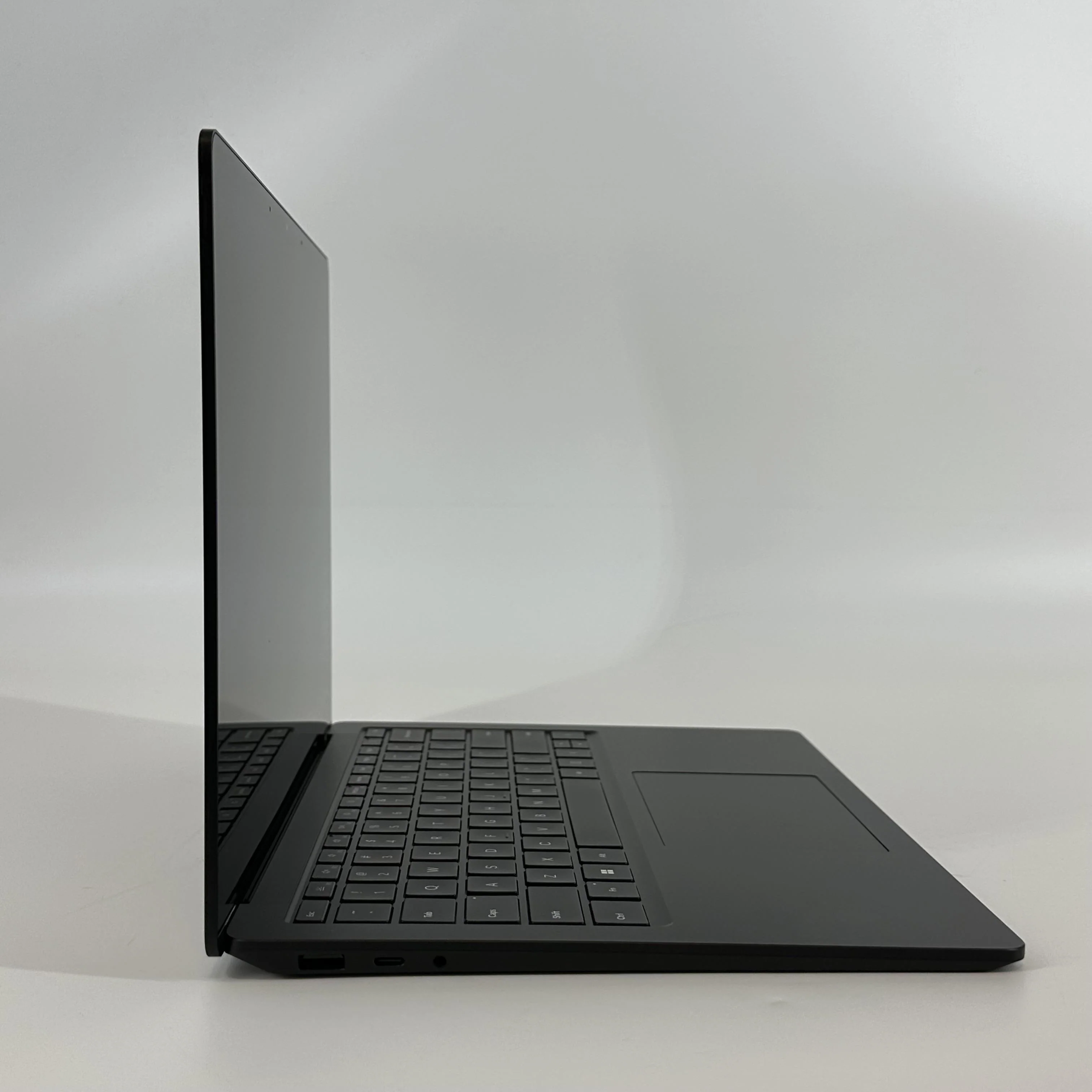 Microsoft Surface Laptop 5 13.5 Black 2.5 GHz Intel Core i5 12th Gen. 16GB RAM 256GB Solid State Drive - Image 3