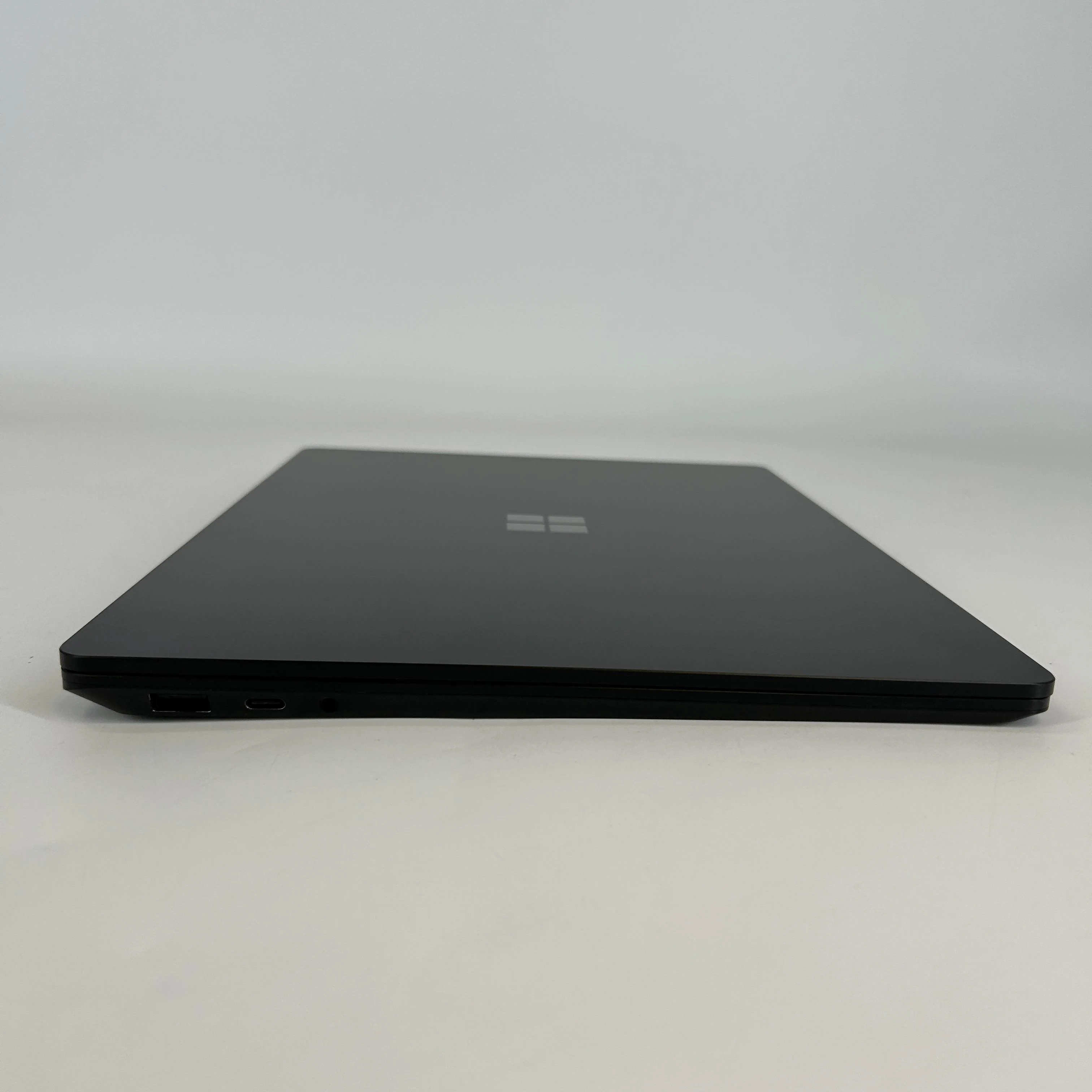 Microsoft Surface Laptop 5 13.5 Black 2.5 GHz Intel Core i5 12th Gen. 16GB RAM 512GB Solid State Drive - Image 9