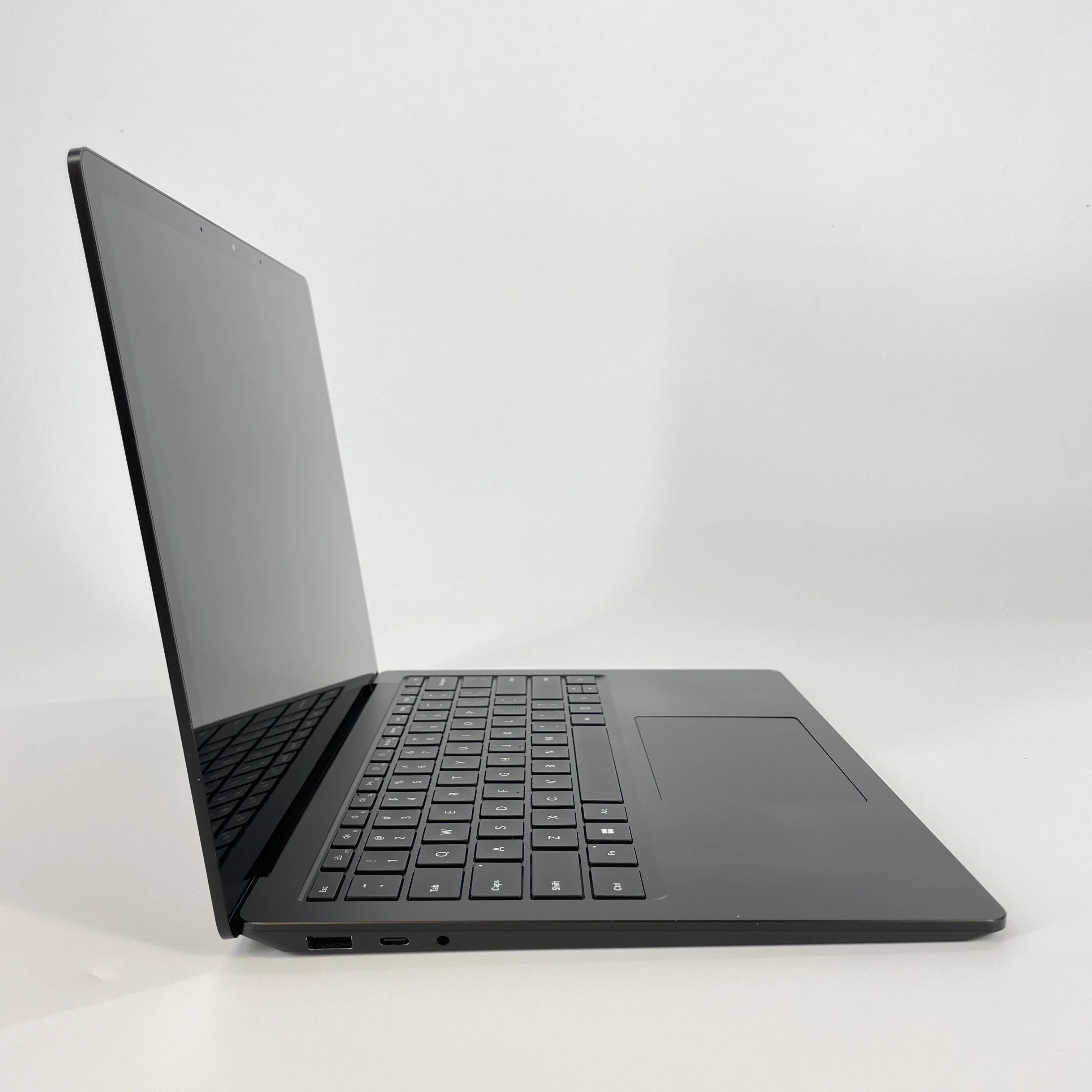 Microsoft Surface Laptop 5 13.5 Black 2.7 GHz Intel Core i7 12th Gen. 16GB RAM 256GB Solid State Drive - Image 3