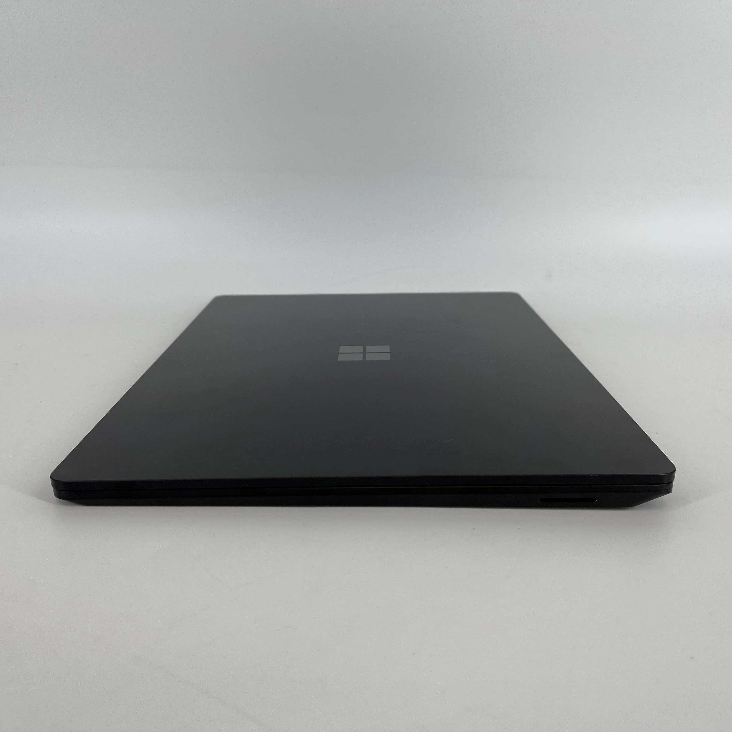 Microsoft Surface Laptop 5 13.5 Black 2.7 GHz Intel Core i7 12th Gen. 16GB RAM 512GB Solid State Drive