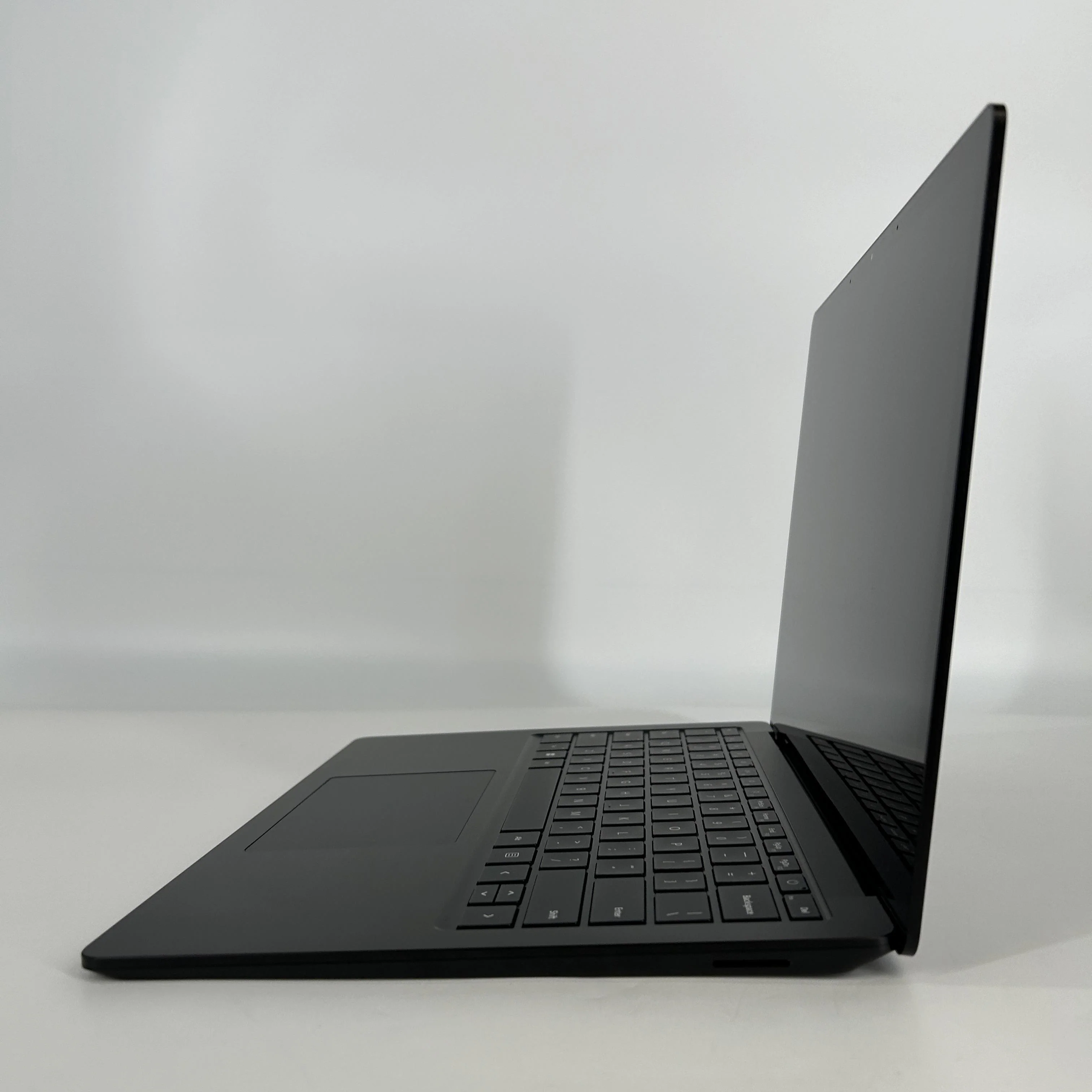 Microsoft Surface Laptop 5 13.5 Black 2.7 GHz Intel Core i7 12th Gen. 32GB RAM 1TB Solid State Drive - Image 4