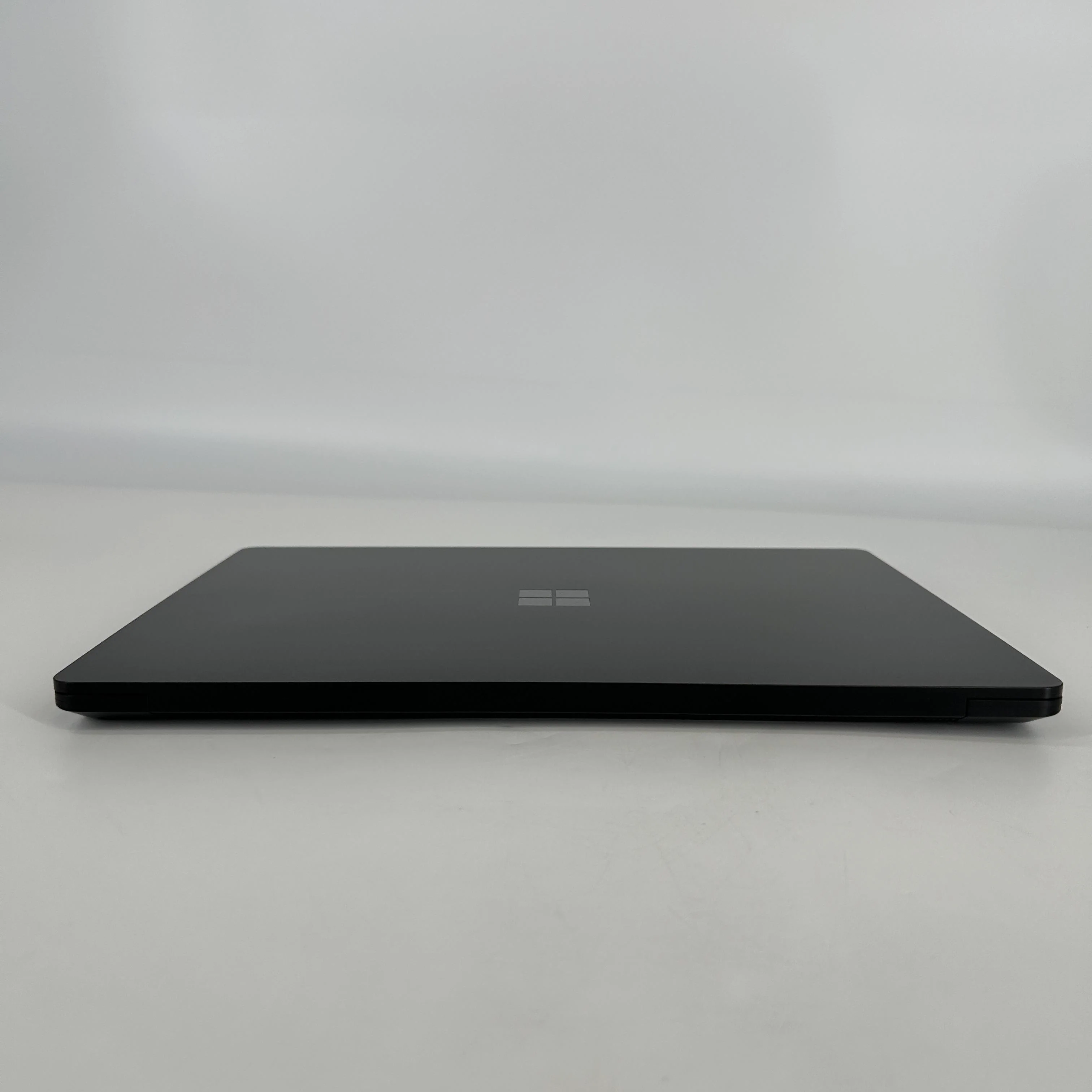 Microsoft Surface Laptop 5 13.5 Black 2.7 GHz Intel Core i7 12th Gen. 32GB RAM 1TB Solid State Drive - Image 6