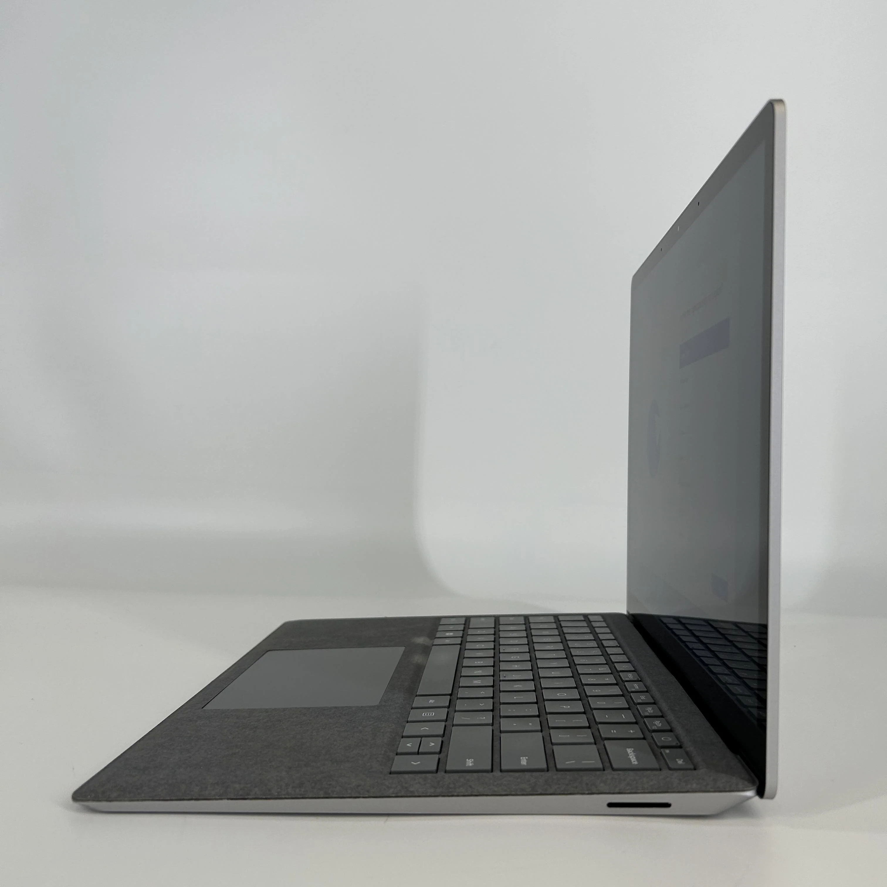 Microsoft Surface Laptop 5 13.5 Platinum 2.7 GHz Intel Core i7 12th Gen. 16GB RAM 512GB Solid State Drive - Image 6