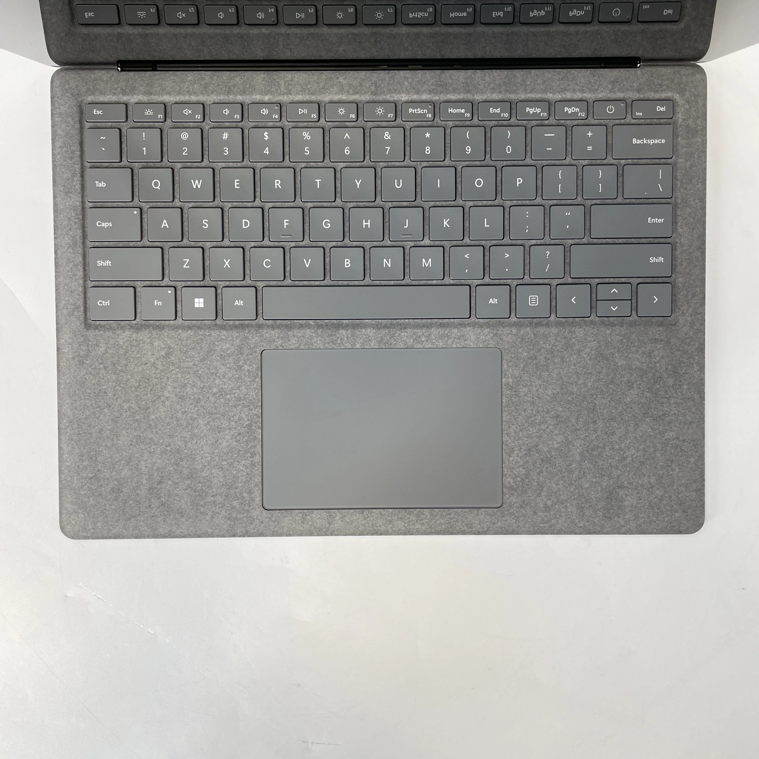 Microsoft Surface Laptop 5 15 Platinum 2.6 GHz Intel Core i7 12th Gen. 16GB RAM 512GB Solid State Drive - Image 2
