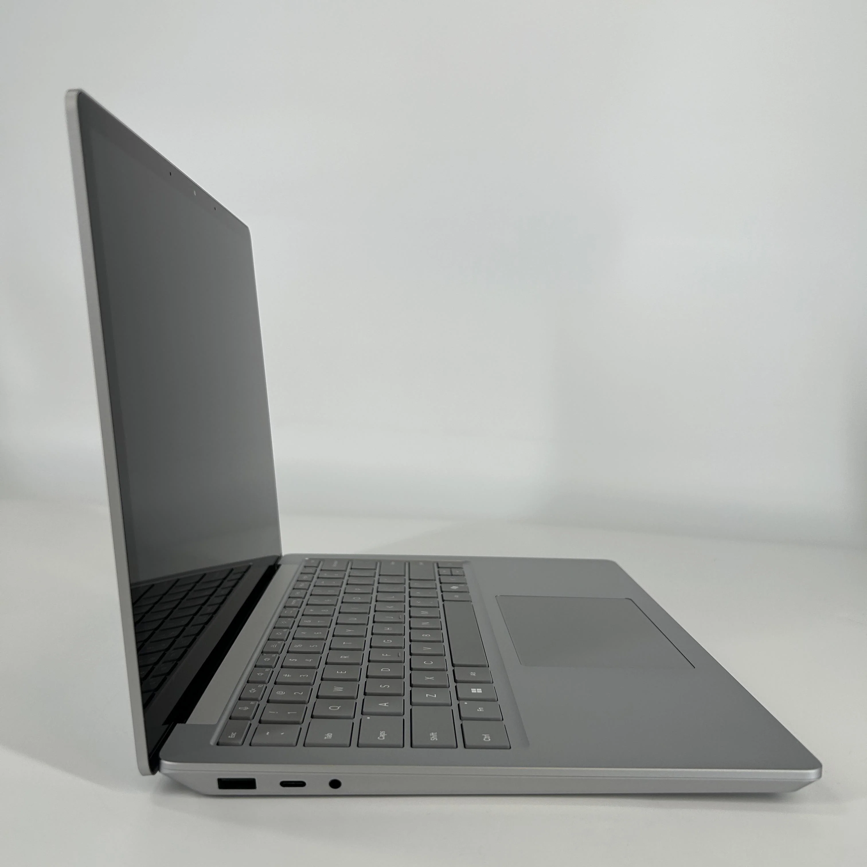 Microsoft Surface Laptop 6 13.5 Platinum 3.8 GHz Intel Core Ultra 7 32GB RAM 256GB Solid State Drive - Image 3