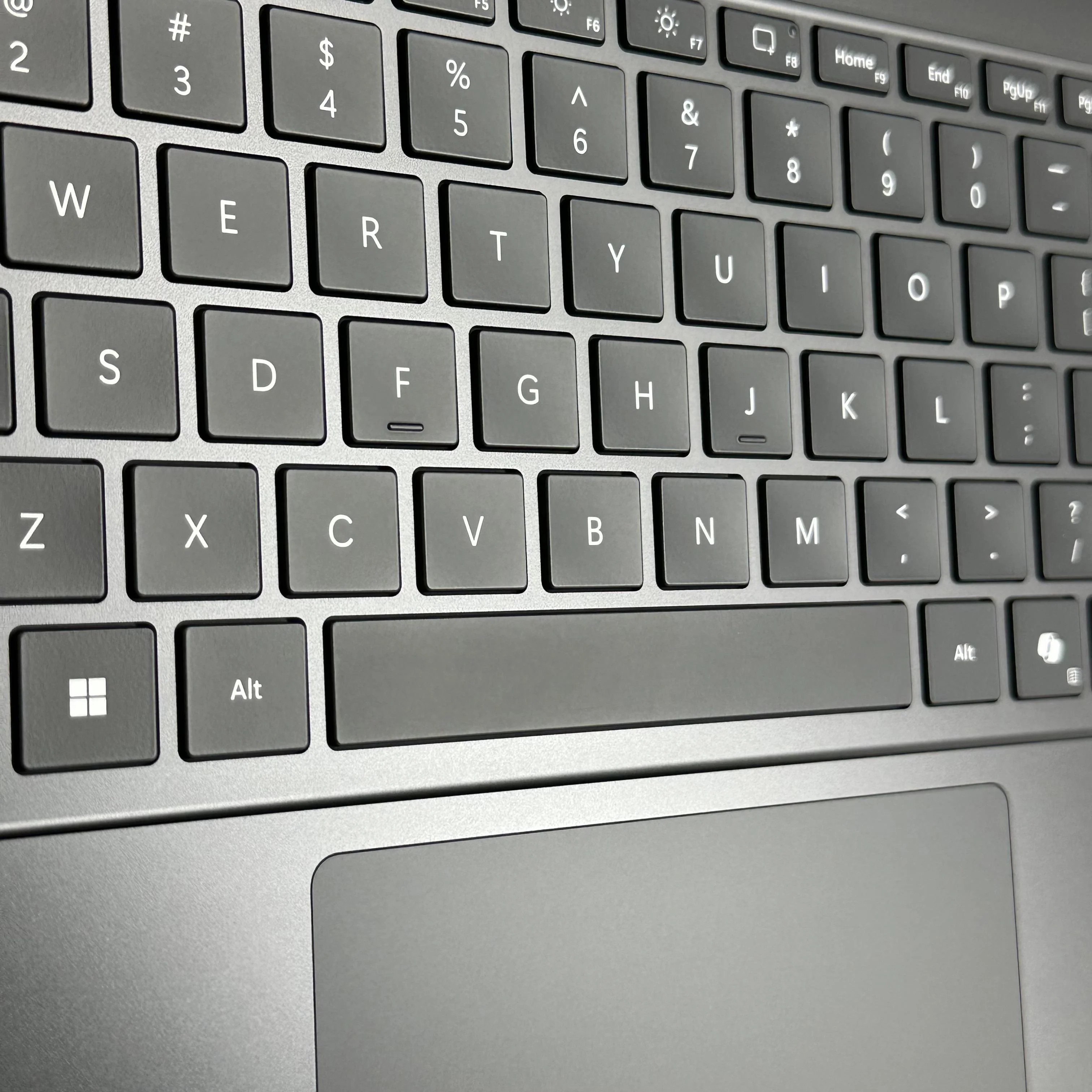 Microsoft Surface Laptop 7 13.8 Black WiFi 2.2 GHz Intel Core Ultra 7 Series 2 32GB RAM 1TB Solid State Drive - Image 9