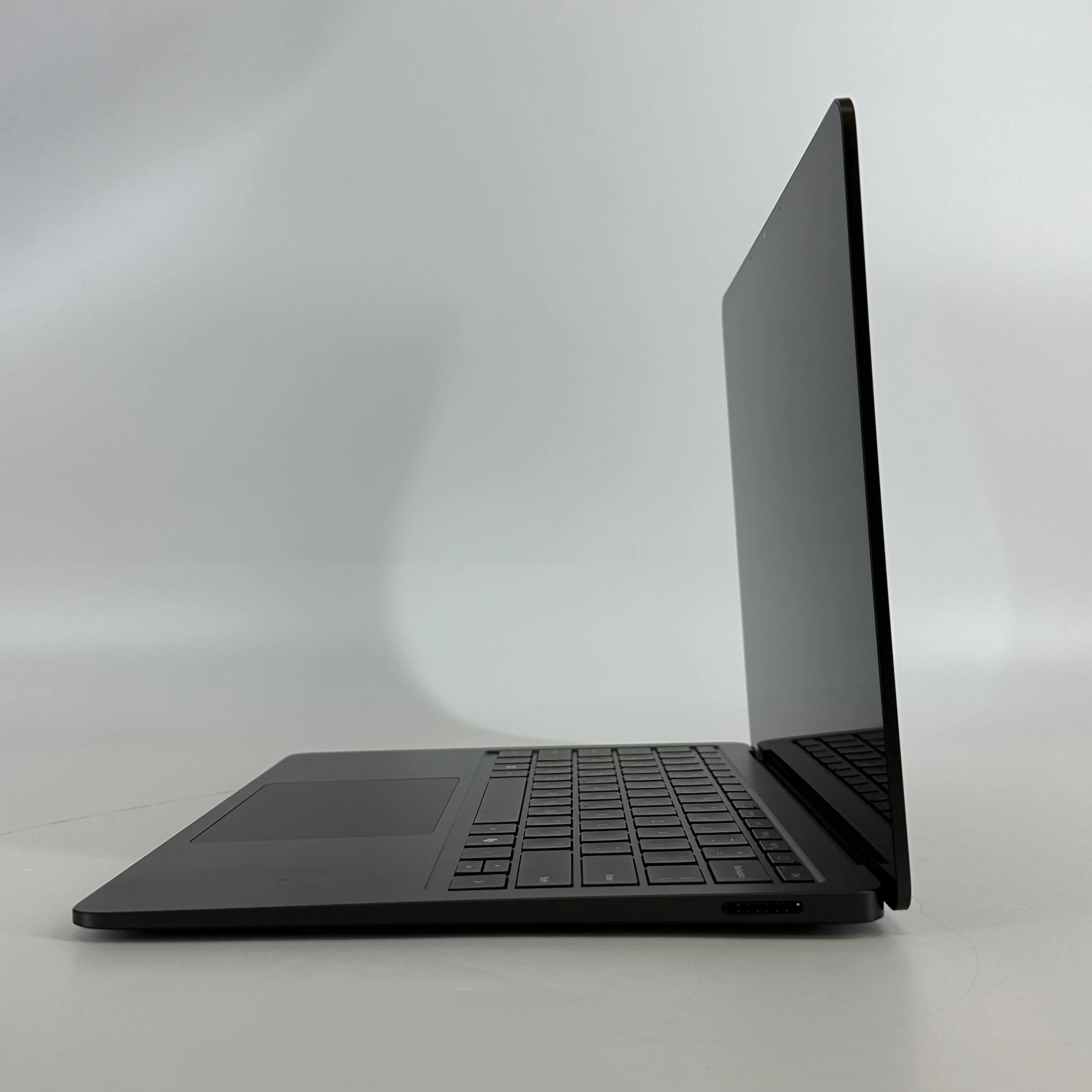 Microsoft Surface Laptop 7 13.8 Black WiFi 2.2 GHz Intel Core Ultra 7 Series 2 32GB RAM 1TB Solid State Drive - Image 4