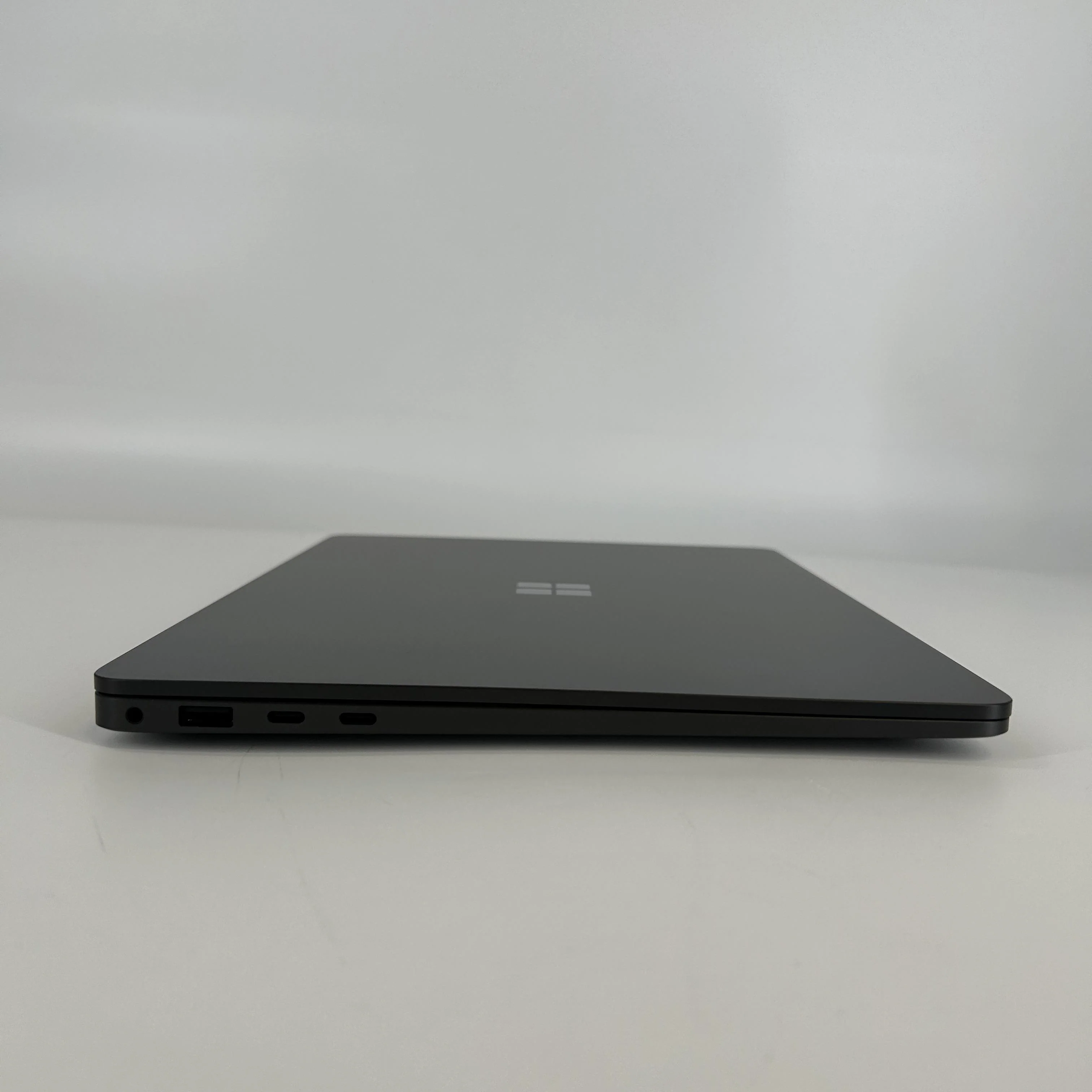 Microsoft Surface Laptop 7 13.8 Black WiFi 3.4 GHz Qualcomm Snapdragon X Elite 16GB RAM 512GB Solid State Drive - Image 9