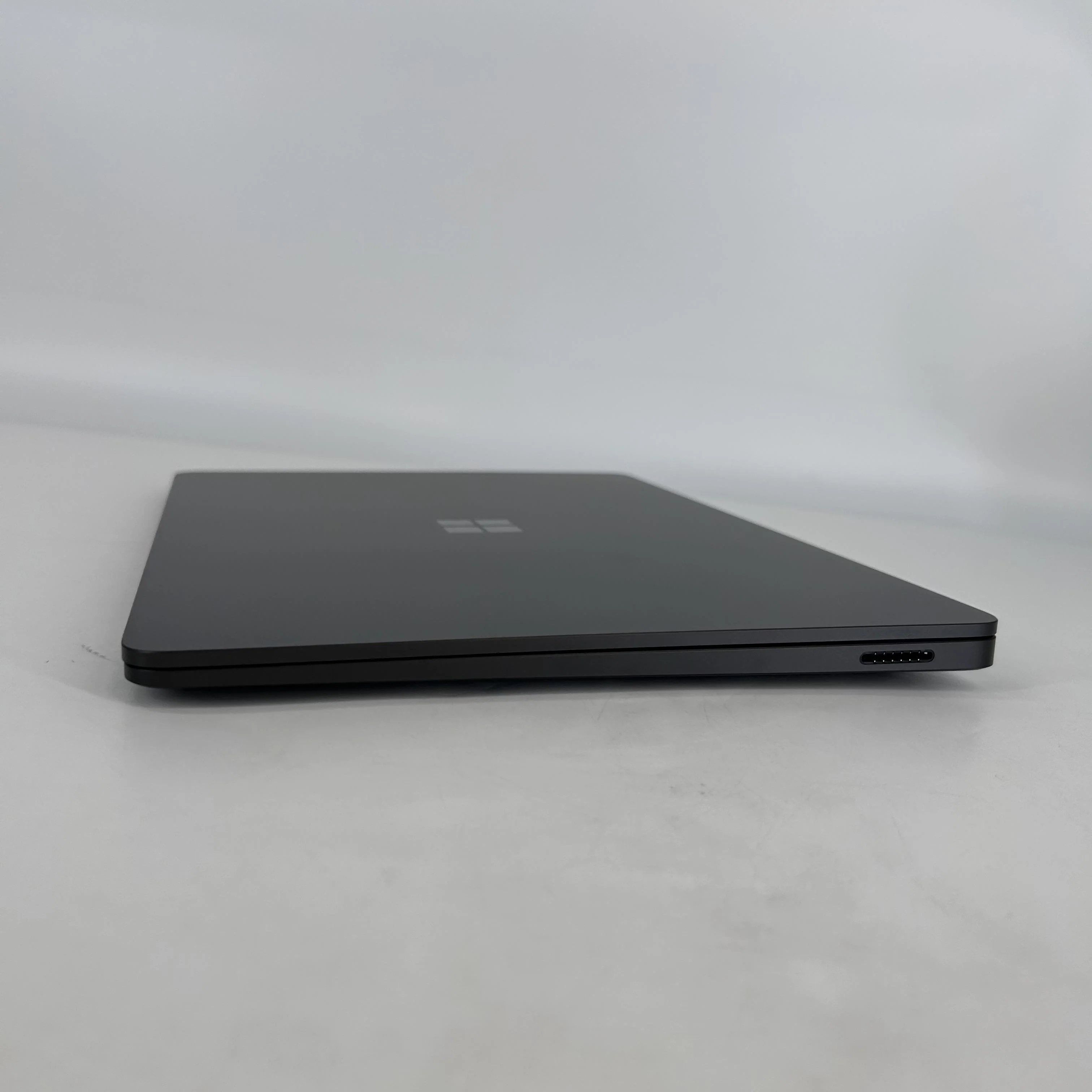 Microsoft Surface Laptop 7 13.8 Black WiFi 3.4 GHz Qualcomm Snapdragon X Elite 64GB RAM 1TB Solid State Drive - Image 7