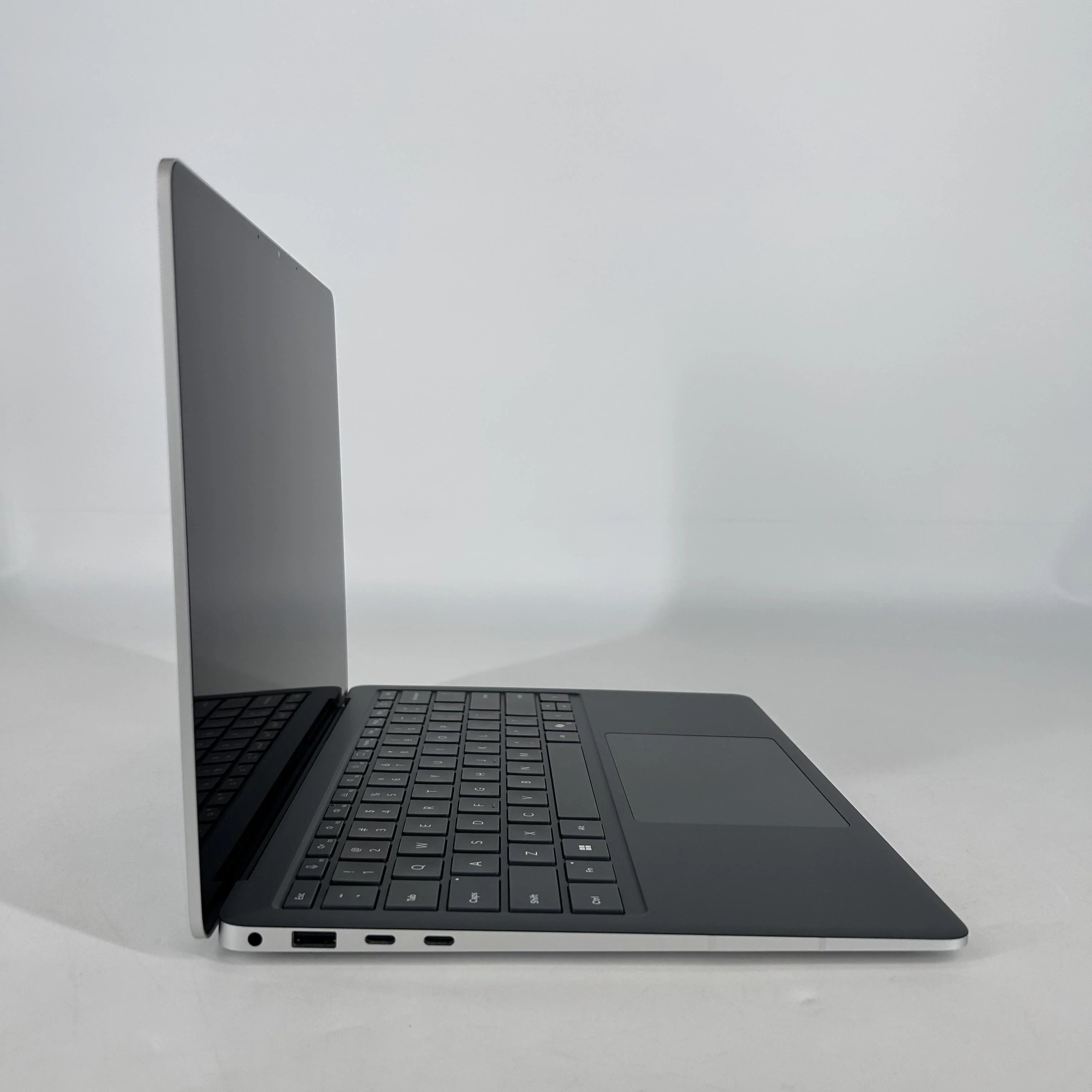 Microsoft Surface Laptop 7 13.8 Platinum Unlocked 2.1 GHz Intel Core Ultra 5 Series 2 16GB RAM 256GB Solid State Drive - Image 3