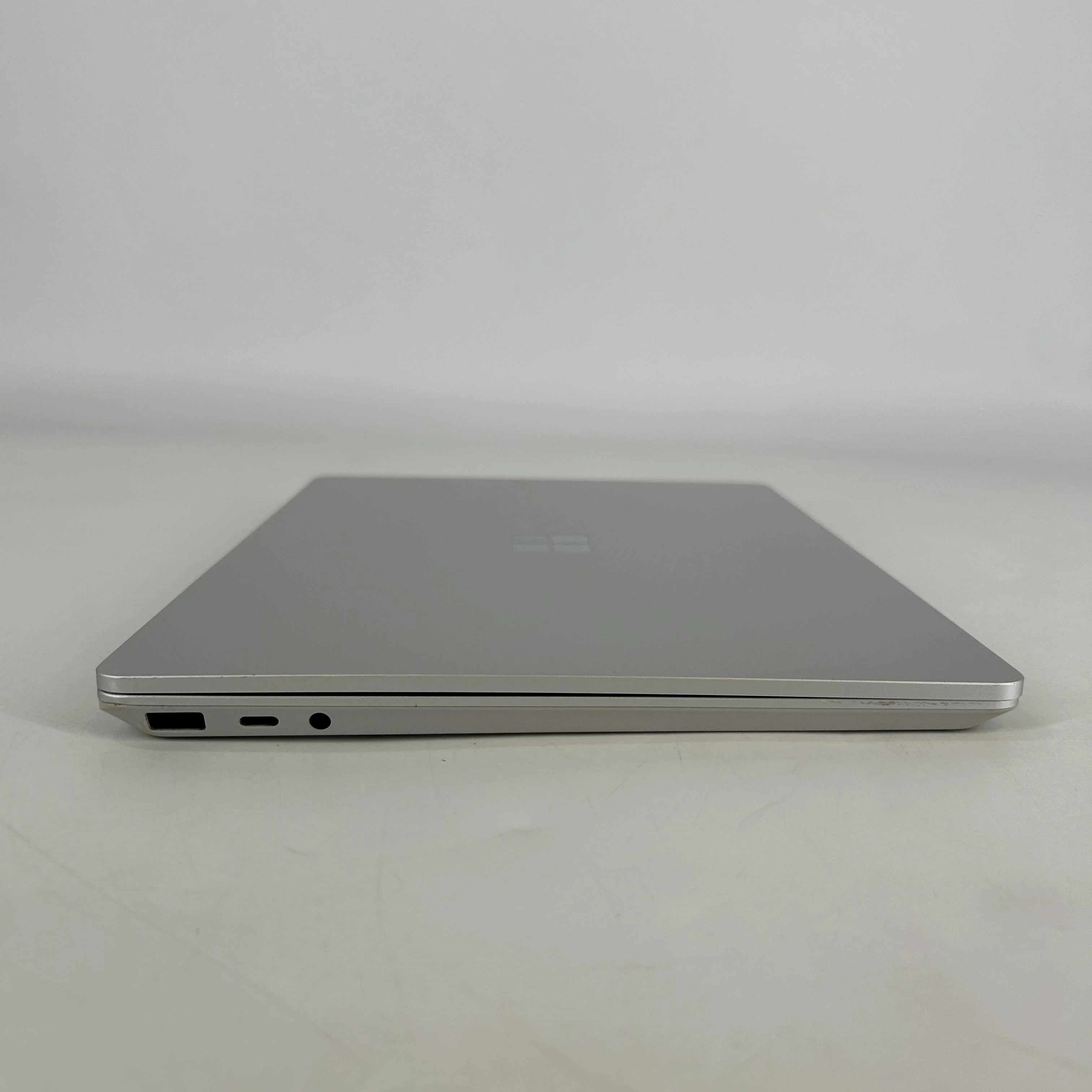 Microsoft Surface Laptop Go (1st Gen) 12.4 Silver 1.0 GHz Intel Core i5 10th Gen. 16GB RAM 256GB Solid State Drive - Image 9