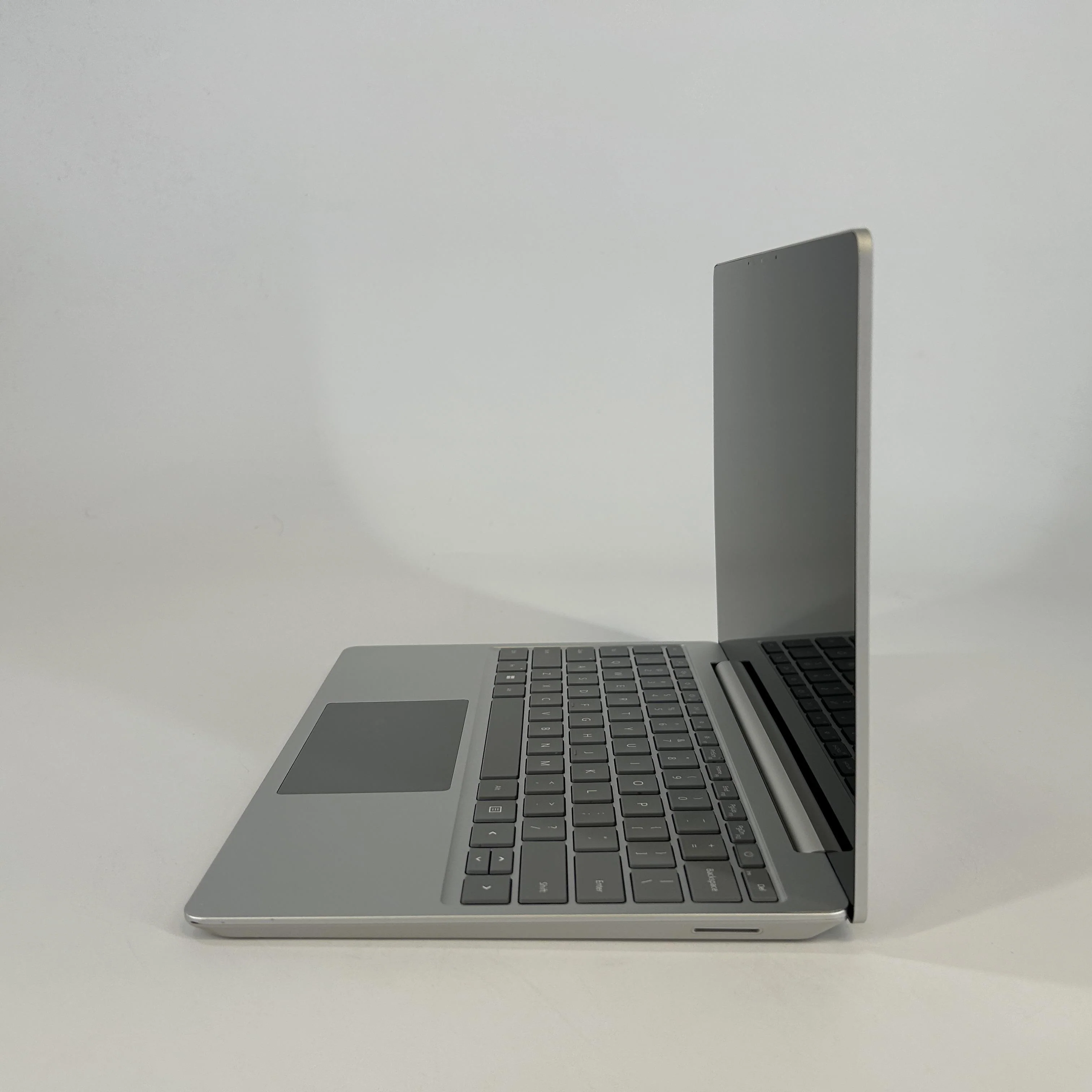 Microsoft Surface Laptop Go 2 12.4 Silver 2.4 GHz Intel Core i5 11th Gen. 16GB RAM 256GB Solid State Drive - Image 4