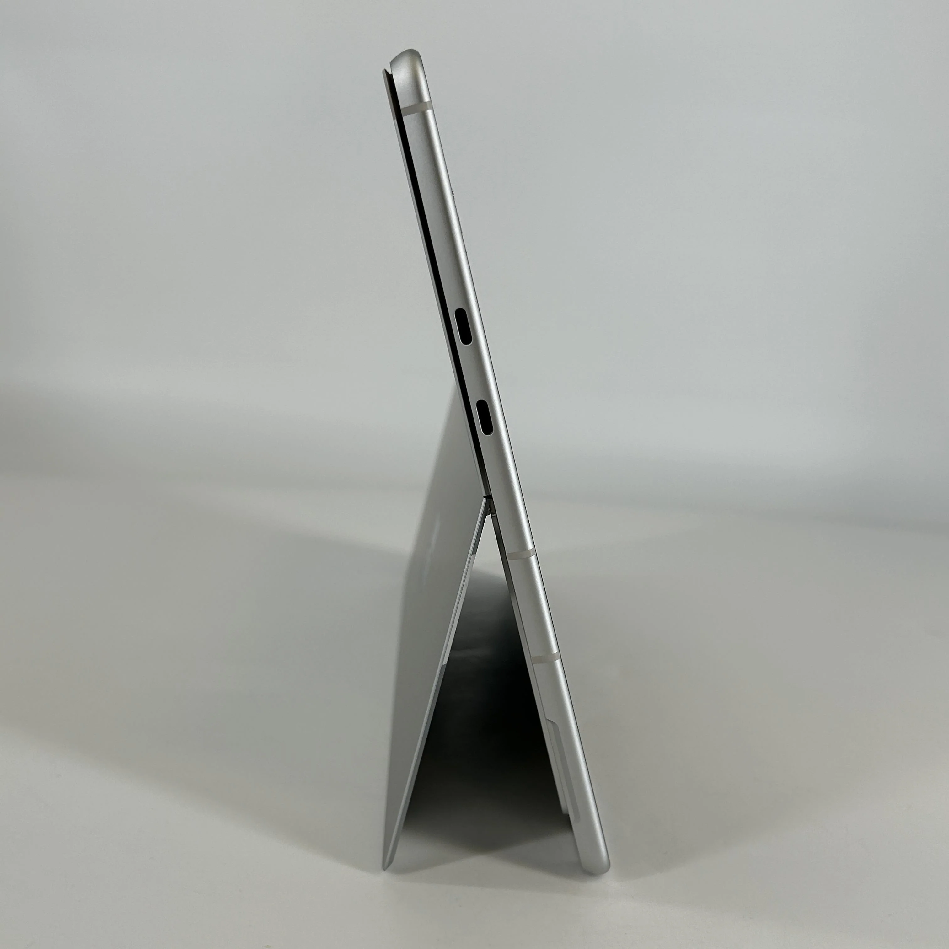 Microsoft Surface Pro 10 13 Silver Unlocked 2.1 GHz Intel Core Ultra 7 32GB RAM 512GB Solid State Drive - Image 2