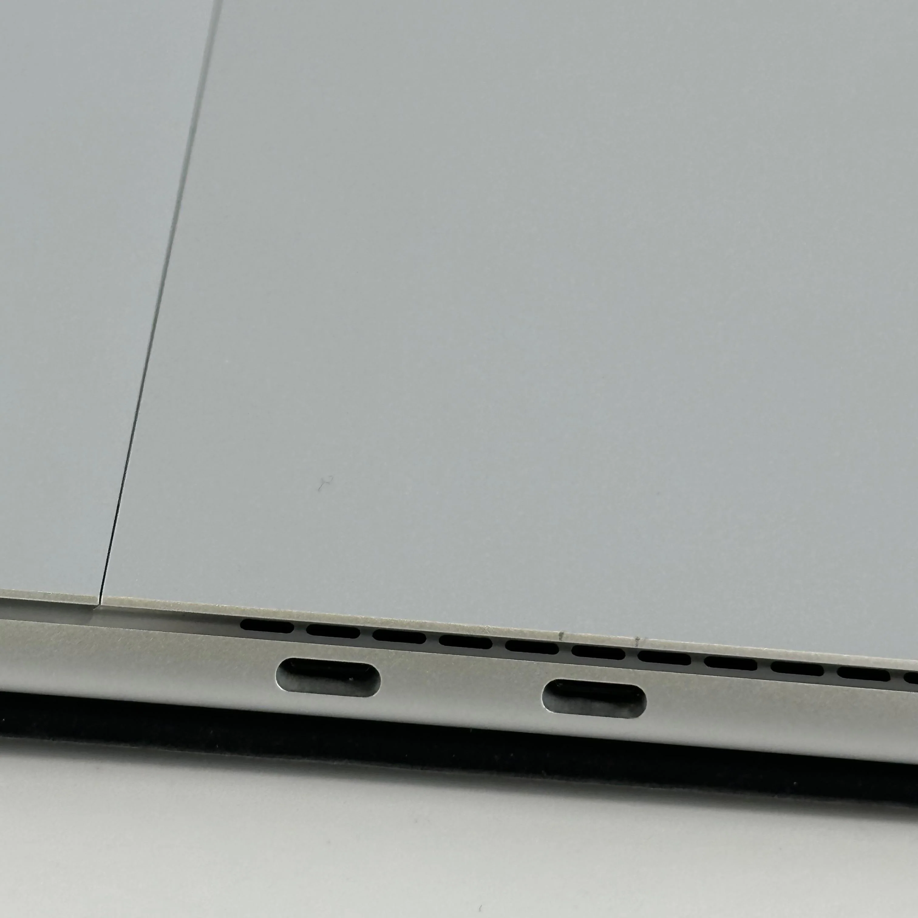 Microsoft Surface Pro 10 13 Silver WiFi 2.1 GHz Intel Core Ultra 7 16GB RAM 512GB Solid State Drive - Image 5