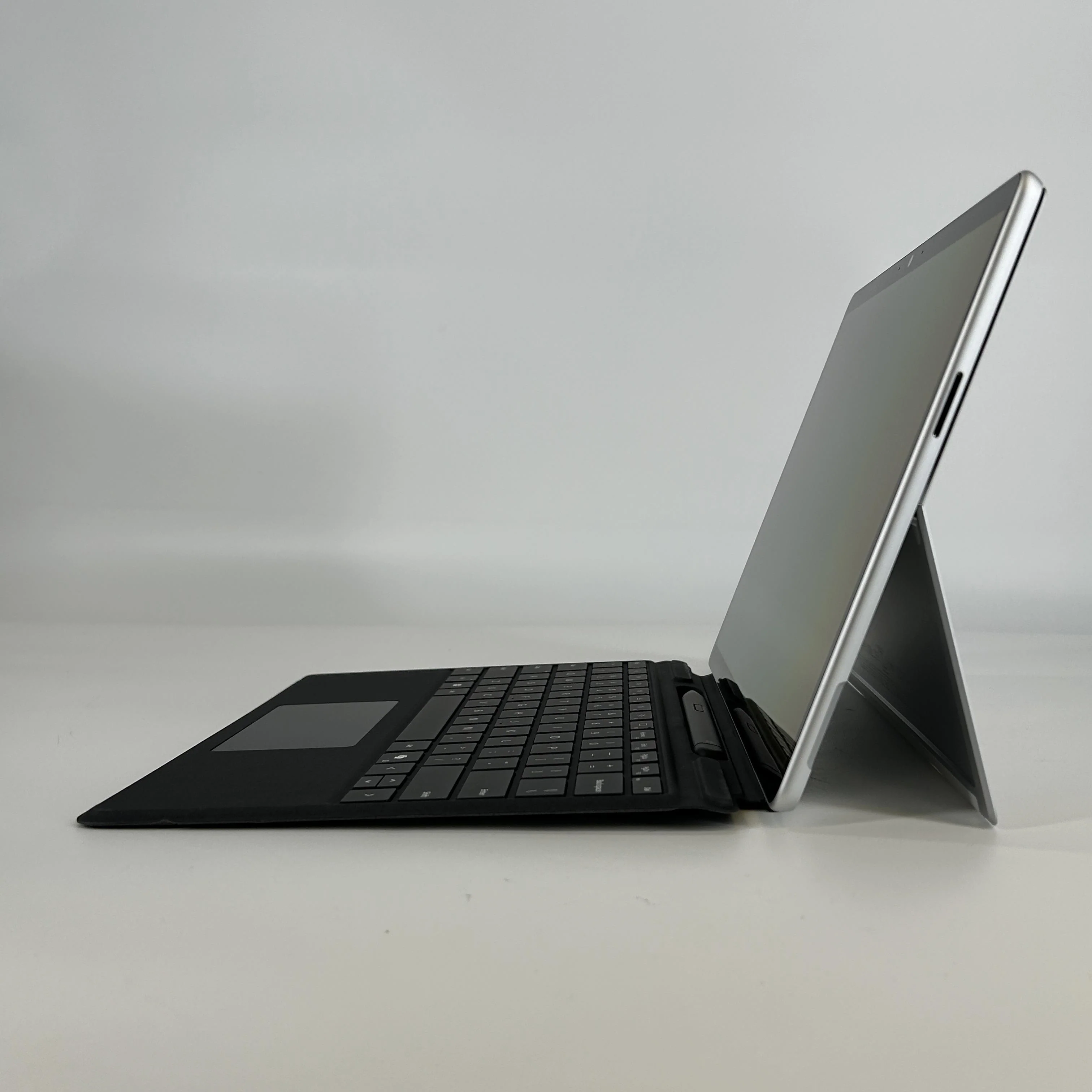 Microsoft Surface Pro 11 13 Silver WiFi 2.2 GHz Intel Core Ultra 7 Series 2 32GB RAM 1TB Solid State Drive - Image 4