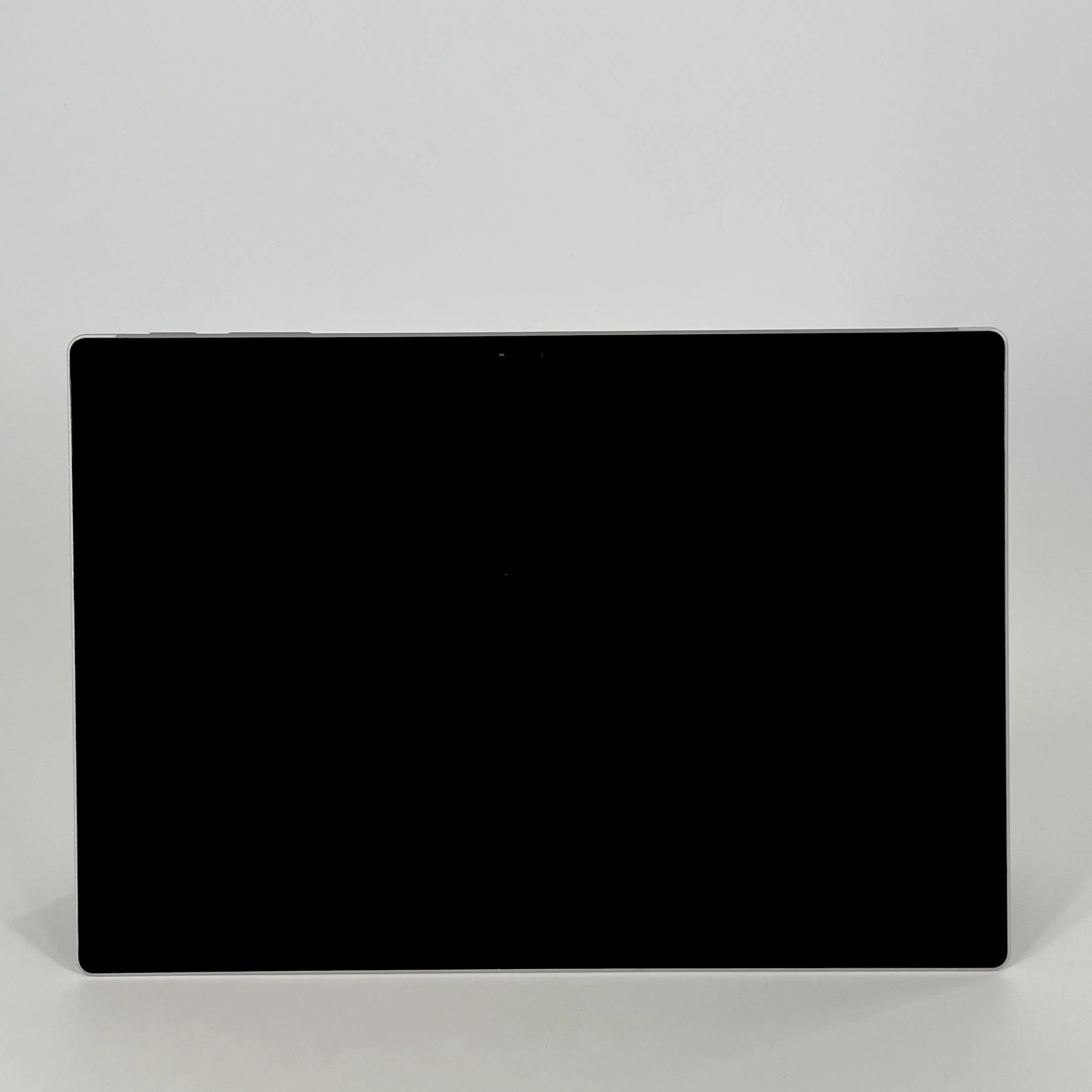 Microsoft Surface Pro 4 12.3 Silver WiFi 2.4 GHz Intel Core i5 6th Gen. 8GB RAM 256GB Solid State Drive