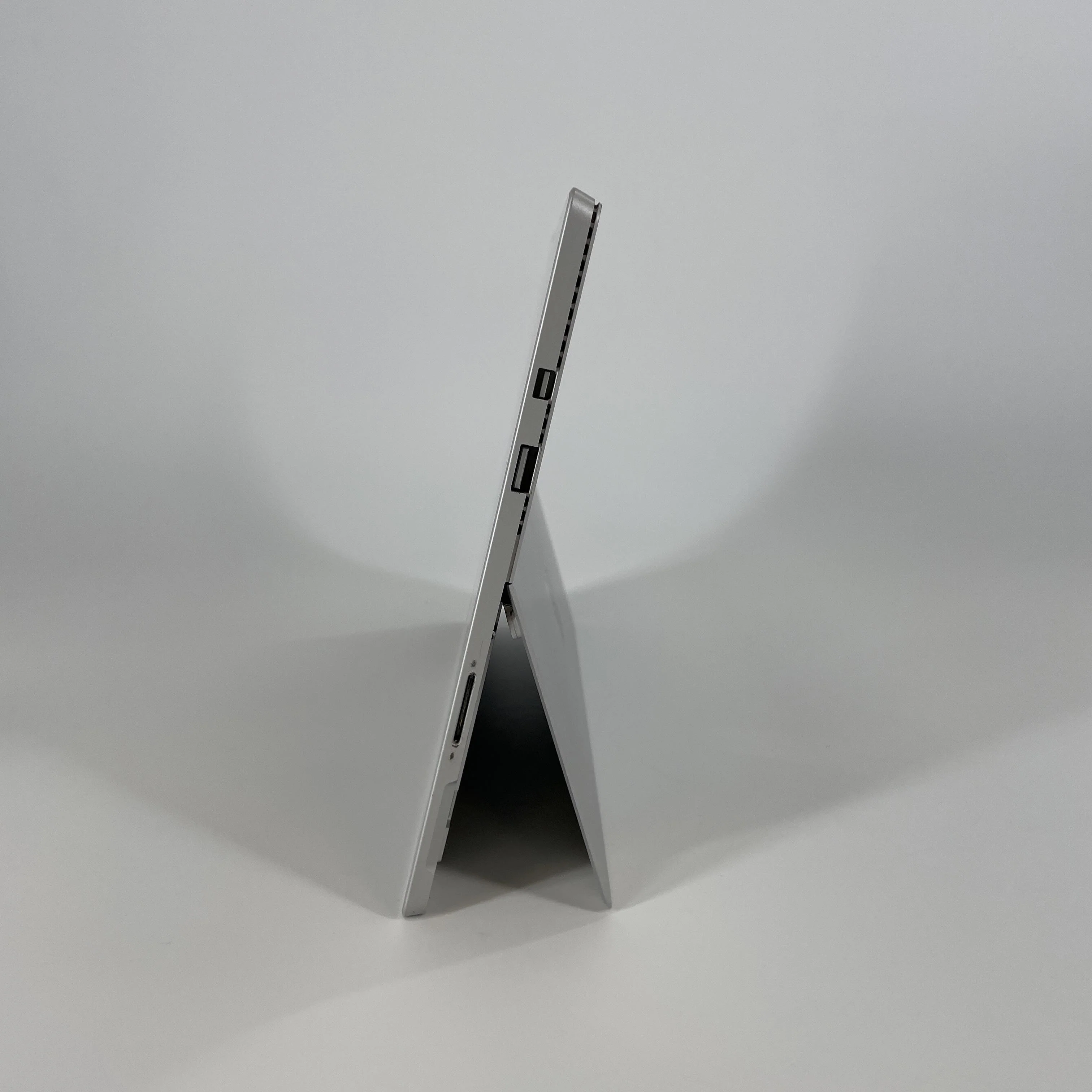 Microsoft Surface Pro 4 12.3 Silver WiFi 2.4 GHz Intel Core i5 6th Gen. 8GB RAM 256GB Solid State Drive - Image 3