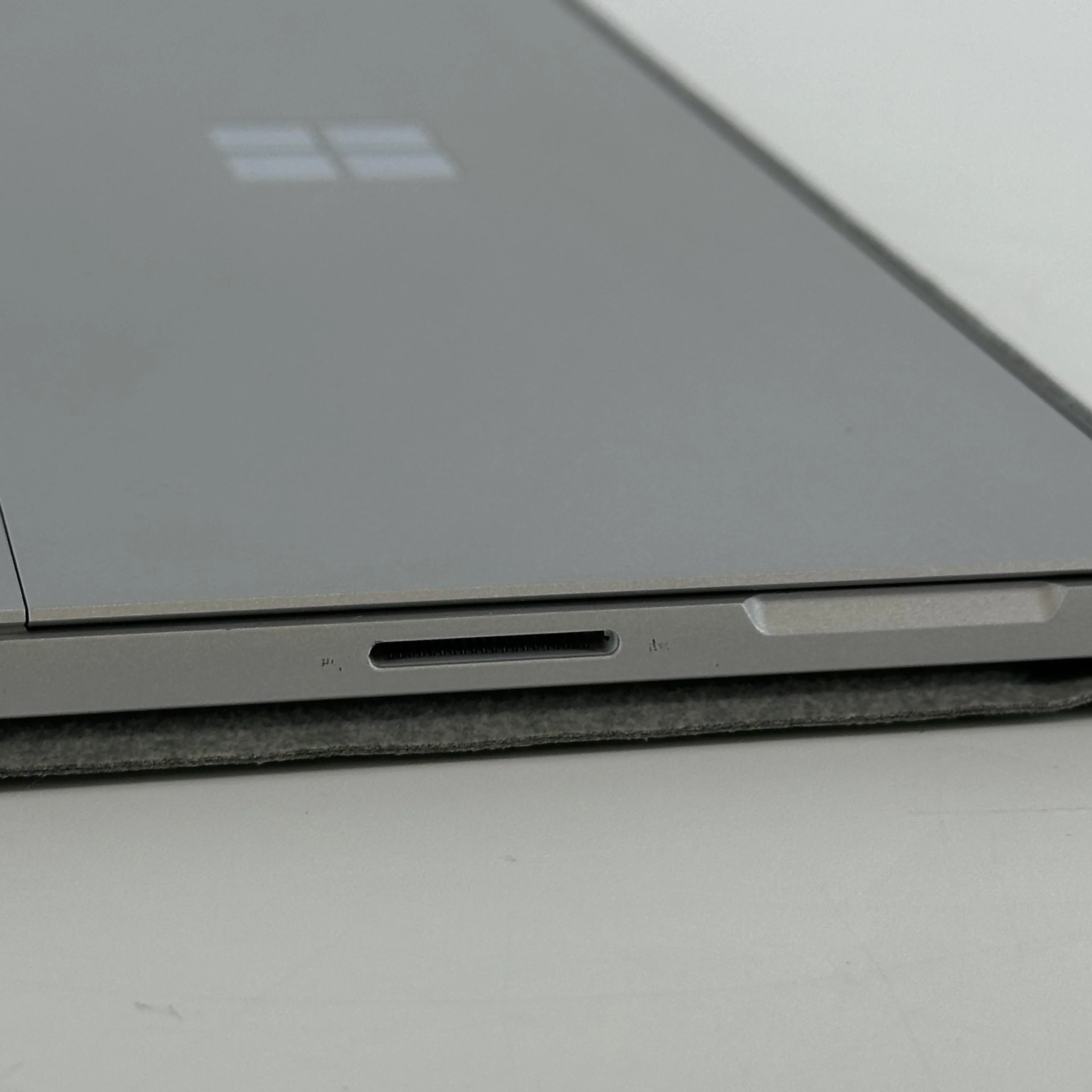 Microsoft Surface Pro 6 12.3 Silver WiFi 1.6 GHz Intel Core i5 8th Gen. 8GB RAM 256GB Solid State Drive - Image 8