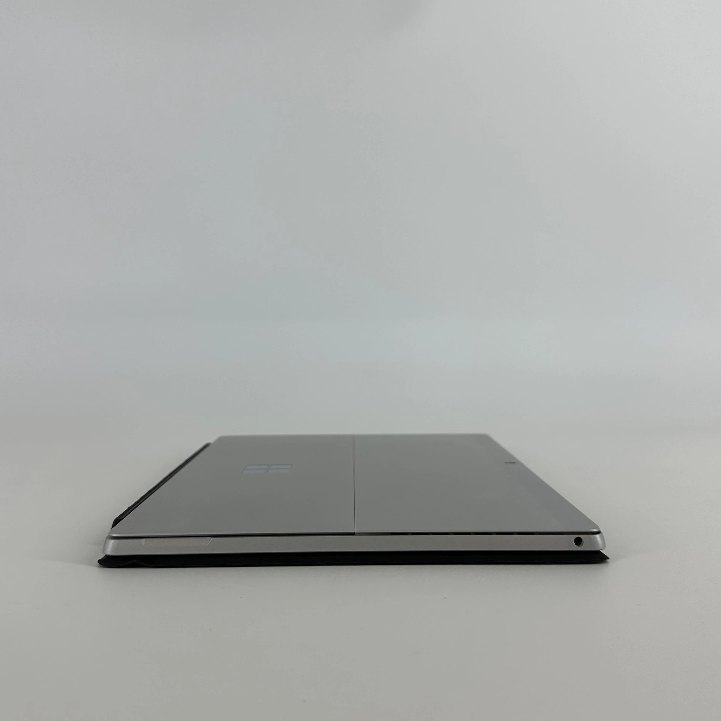 Microsoft Surface Pro 7 Plus 12.3 Silver Unlocked 2.4 GHz Intel Core i5 11th Gen. 16GB RAM 256GB Solid State Drive - Image 12