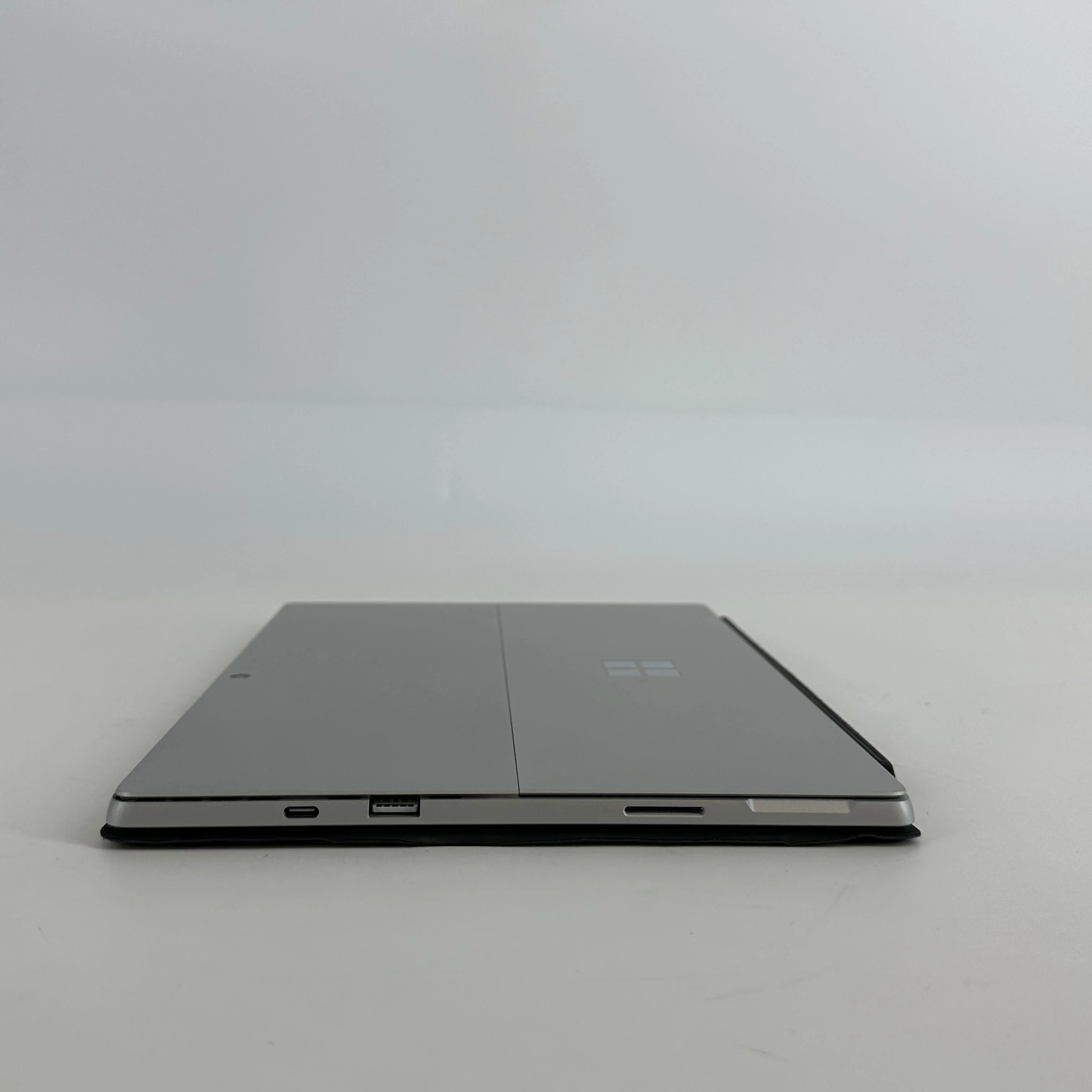 Microsoft Surface Pro 7 Plus 12.3 Silver WiFi 2.8 GHz Intel Core i7 11th Gen. 16GB RAM 256GB Solid State Drive - Image 9