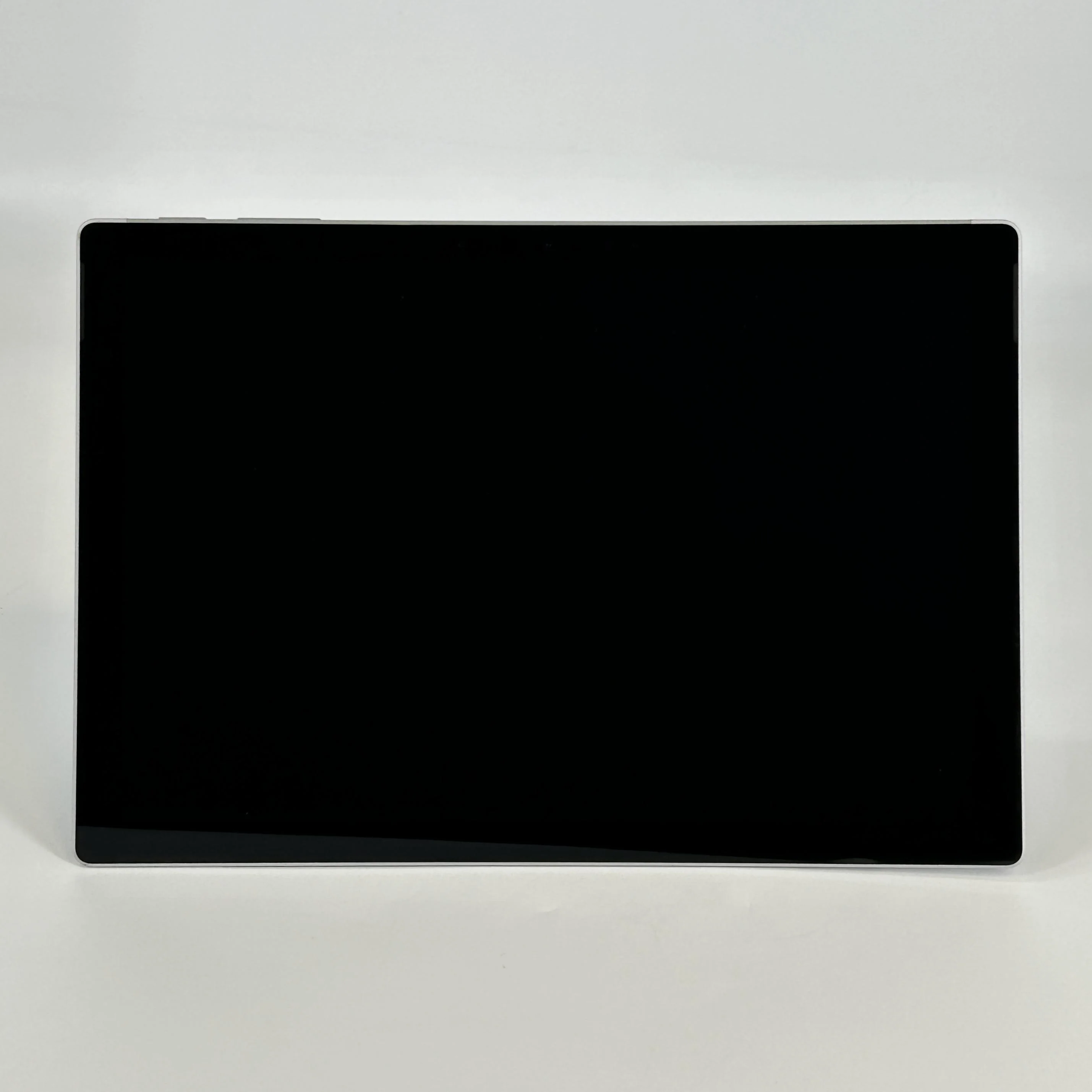 Microsoft Surface Pro 7 Plus 12.3 Silver WiFi 2.8 GHz Intel Core i7 11th Gen. 32GB RAM 1TB Solid State Drive